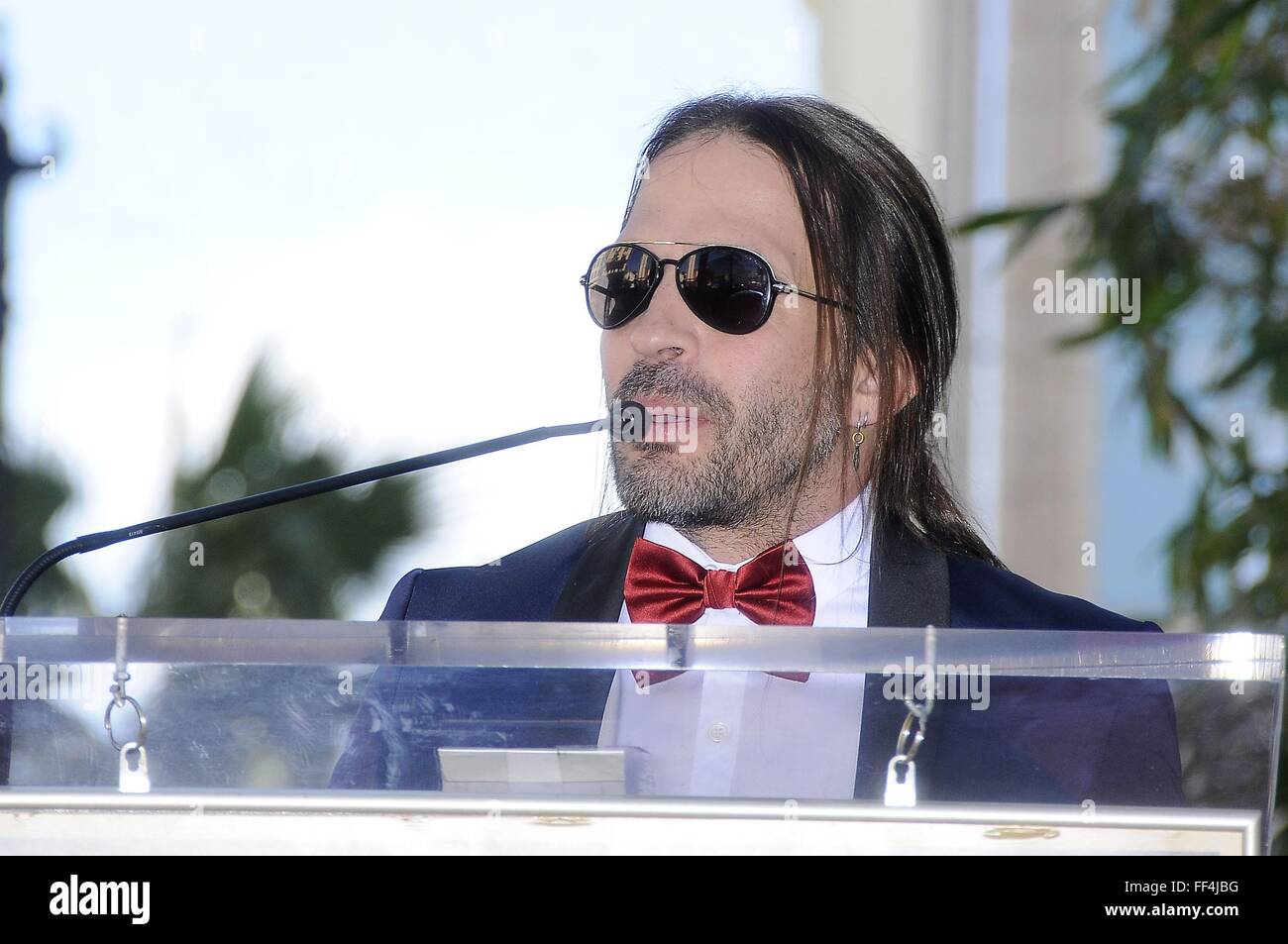 Los Angeles, CA, USA. 10 fév, 2016. Sergio Vallin à la cérémonie d'intronisation pour l'étoile sur le Hollywood Walk of Fame pour MANA Rock Band, Hollywood Boulevard, Los Angeles, CA 10 février 2016. Crédit : Michael Germana/Everett Collection/Alamy Live News Banque D'Images