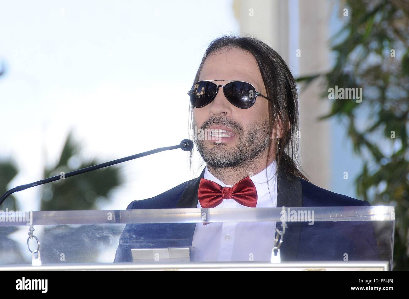 Los Angeles, CA, USA. 10 fév, 2016. Sergio Vallin à la cérémonie d'intronisation pour l'étoile sur le Hollywood Walk of Fame pour MANA Rock Band, Hollywood Boulevard, Los Angeles, CA 10 février 2016. Crédit : Michael Germana/Everett Collection/Alamy Live News Banque D'Images