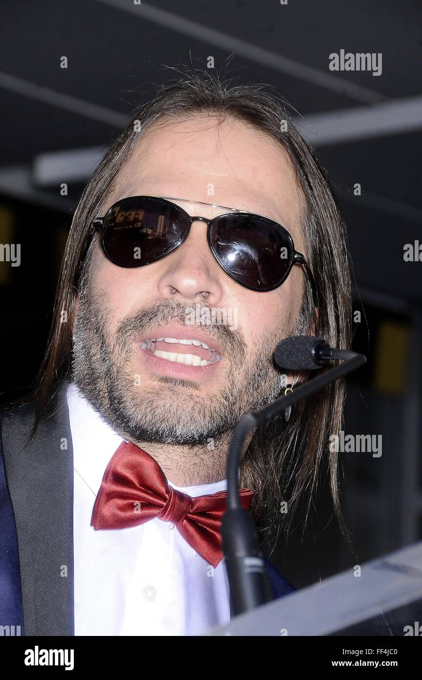 Los Angeles, CA, USA. 10 fév, 2016. Sergio Vallin à la cérémonie d'intronisation pour l'étoile sur le Hollywood Walk of Fame pour MANA Rock Band, Hollywood Boulevard, Los Angeles, CA 10 février 2016. Crédit : Michael Germana/Everett Collection/Alamy Live News Banque D'Images