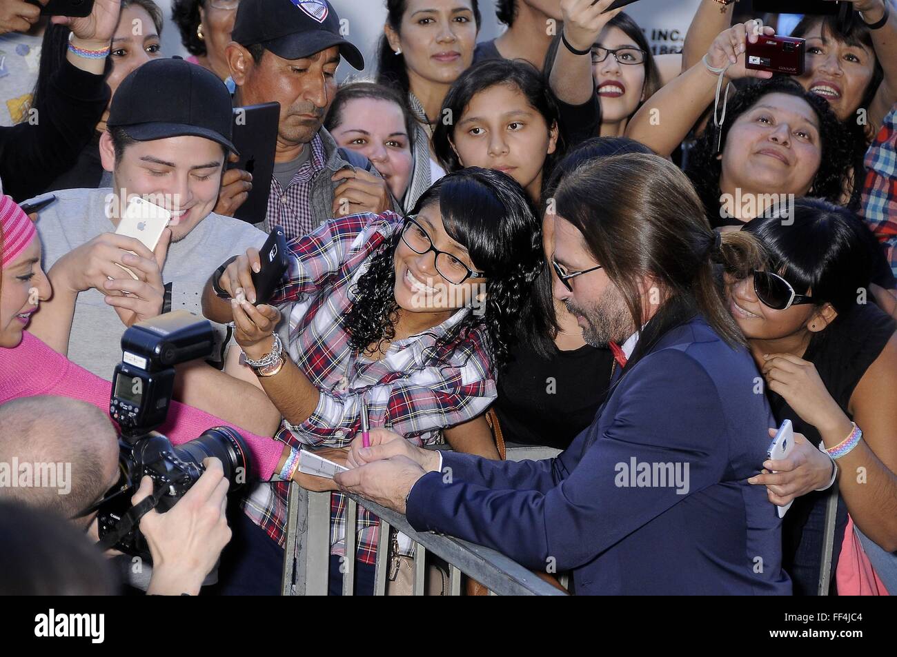 Los Angeles, CA, USA. 10 fév, 2016. Sergio Vallin à la cérémonie d'intronisation pour l'étoile sur le Hollywood Walk of Fame pour MANA Rock Band, Hollywood Boulevard, Los Angeles, CA 10 février 2016. Crédit : Michael Germana/Everett Collection/Alamy Live News Banque D'Images