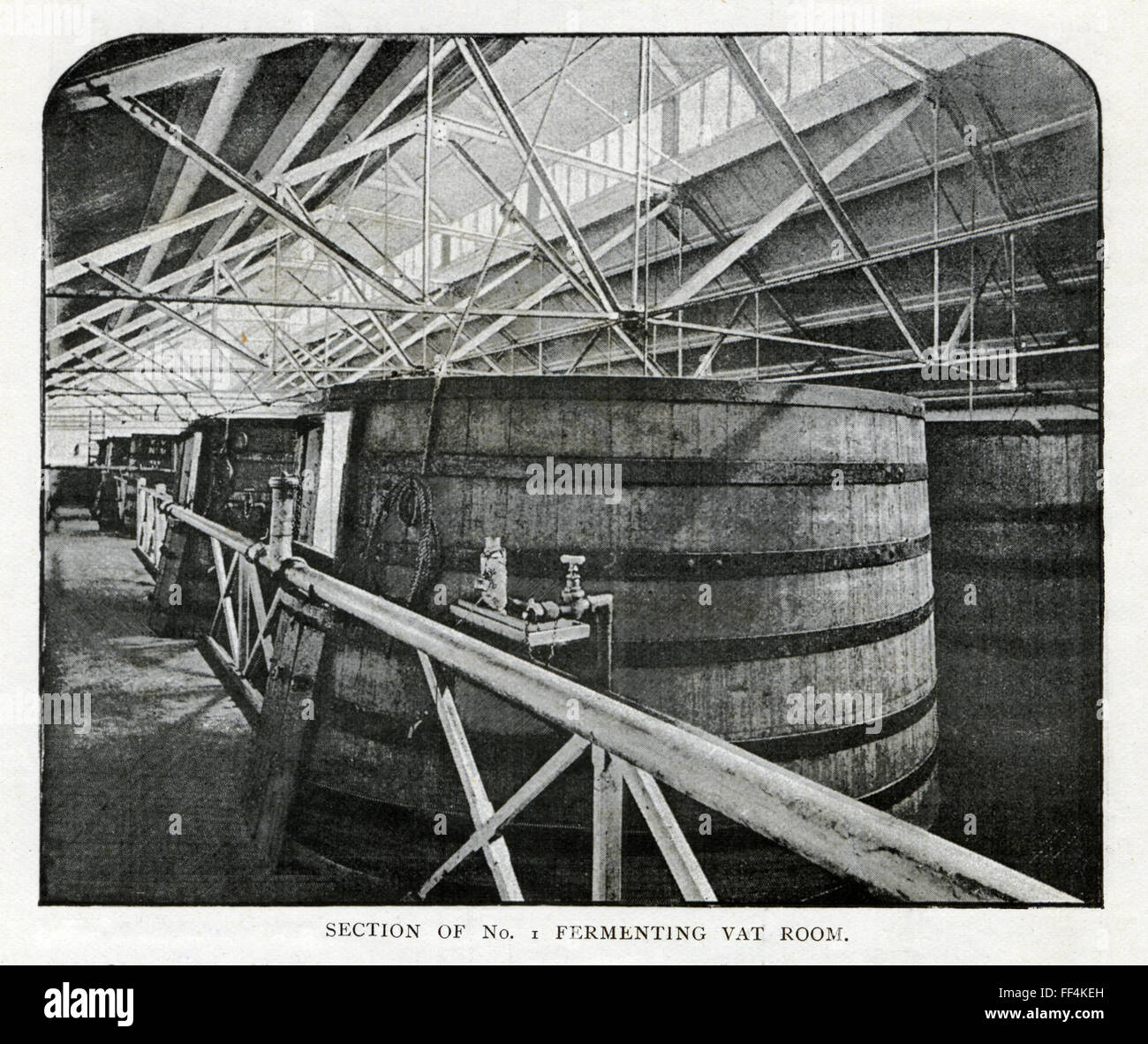 Brasserie Simonds, fermentation de Cuvier, 1890 photo d'une partie de la brasserie à la lecture Banque D'Images