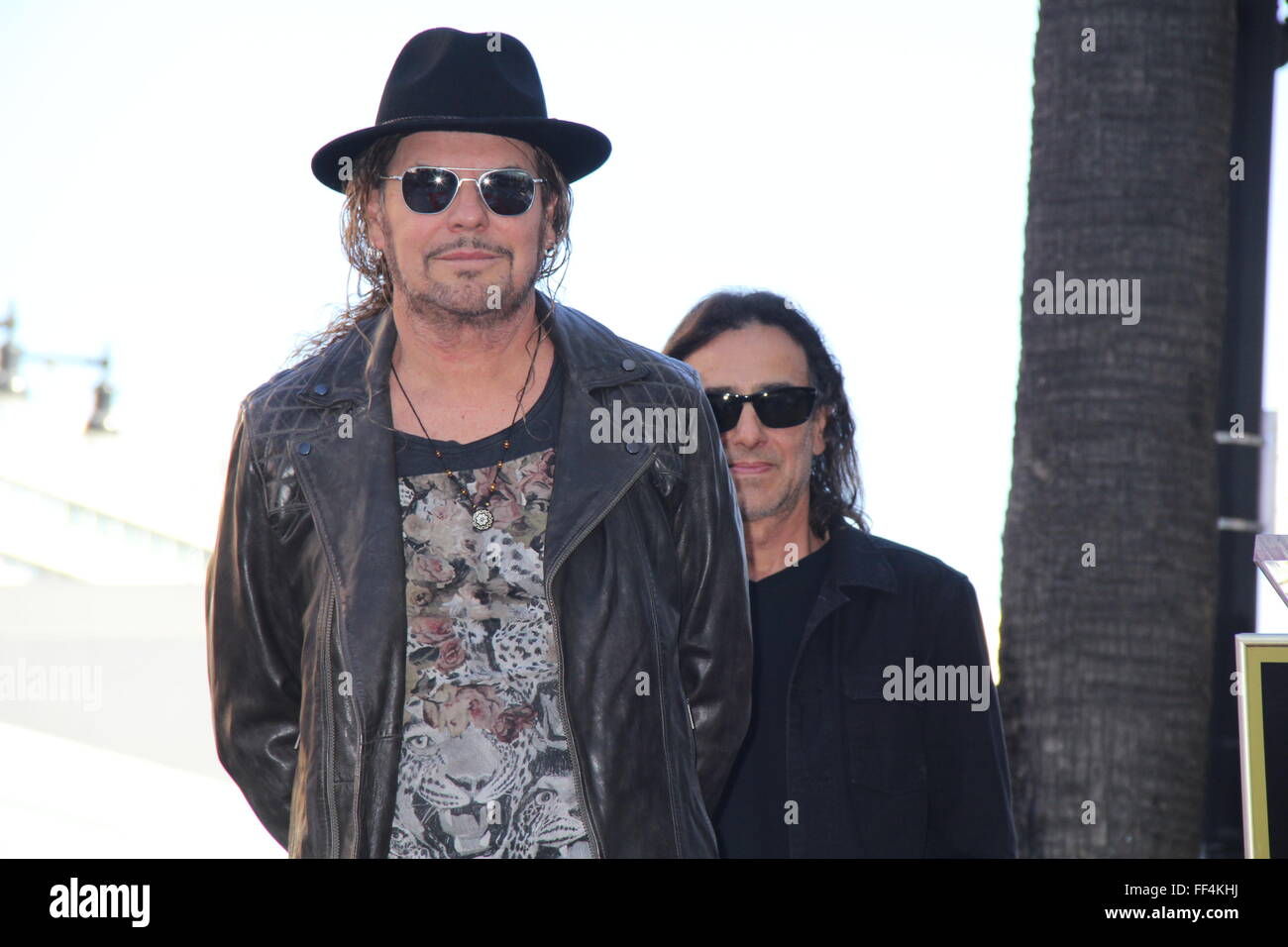 Hollywood, Californie, USA. 10 fév, 2016. Mana Rock Band à l'Honneur avec étoile sur le Hollywood Walk of Fame.7060 Hollywood Blvd en face de Live Nation, Hollywood, CA.02/10/2016.FHER OLVERA ET JUAN CALLEROS DE MANA' Credit : Clinton Wallace/Globe Photos/ZUMA/Alamy Fil Live News Banque D'Images