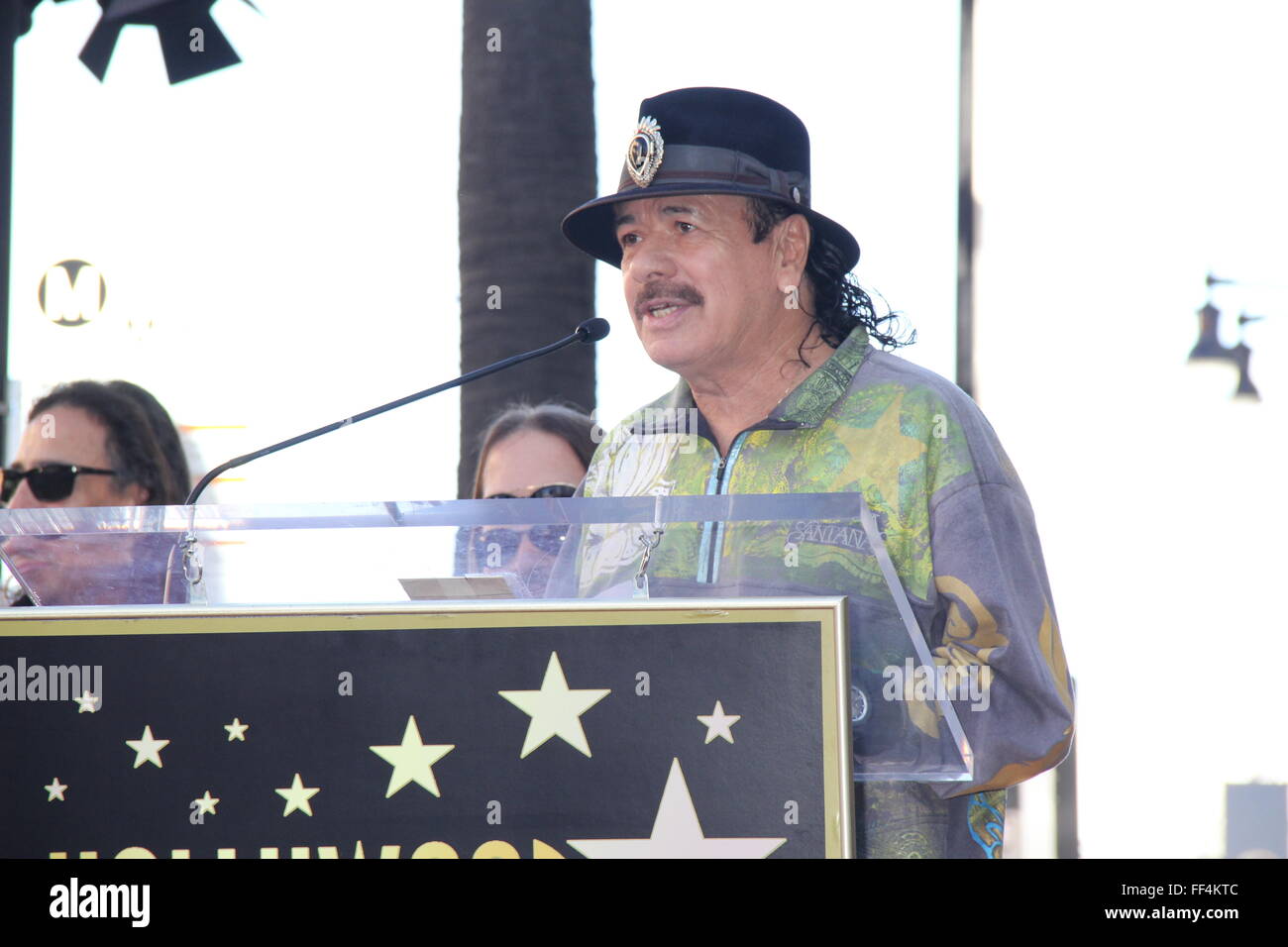 Hollywood, Californie, USA. 10 fév, 2016. Mana Rock Band à l'Honneur avec étoile sur le Hollywood Walk of Fame.7060 Hollywood Blvd en face de Live Nation, Hollywood, CA.02/10/2016.JUAN CALLEROS, SERGIO VALLIN ET CARLOS SANTANA Crédit : Clinton Wallace/Globe Photos/ZUMA/Alamy Fil Live News Banque D'Images