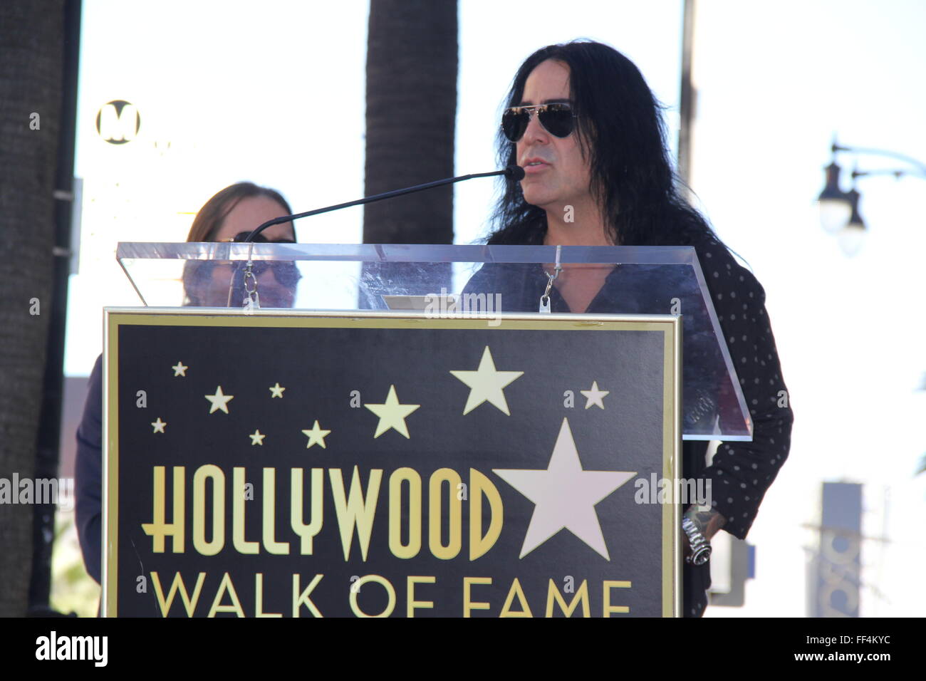 Hollywood, Californie, USA. 10 fév, 2016. Mana Rock Band à l'Honneur avec étoile sur le Hollywood Walk of Fame.7060 Hollywood Blvd en face de Live Nation, Hollywood, CA.02/10/2016. ALEX GONZALEZ ET SERGIO VALLIN DE MANA' Credit : Clinton Wallace/Globe Photos/ZUMA/Alamy Fil Live News Banque D'Images