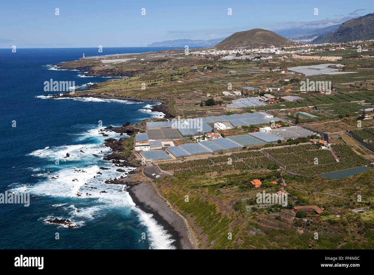 Vue depuis le Mirador de Don Pompeyo à la côte nord-ouest et les plantations de banane, Buenavista del Norte derrière, Tenerife Banque D'Images