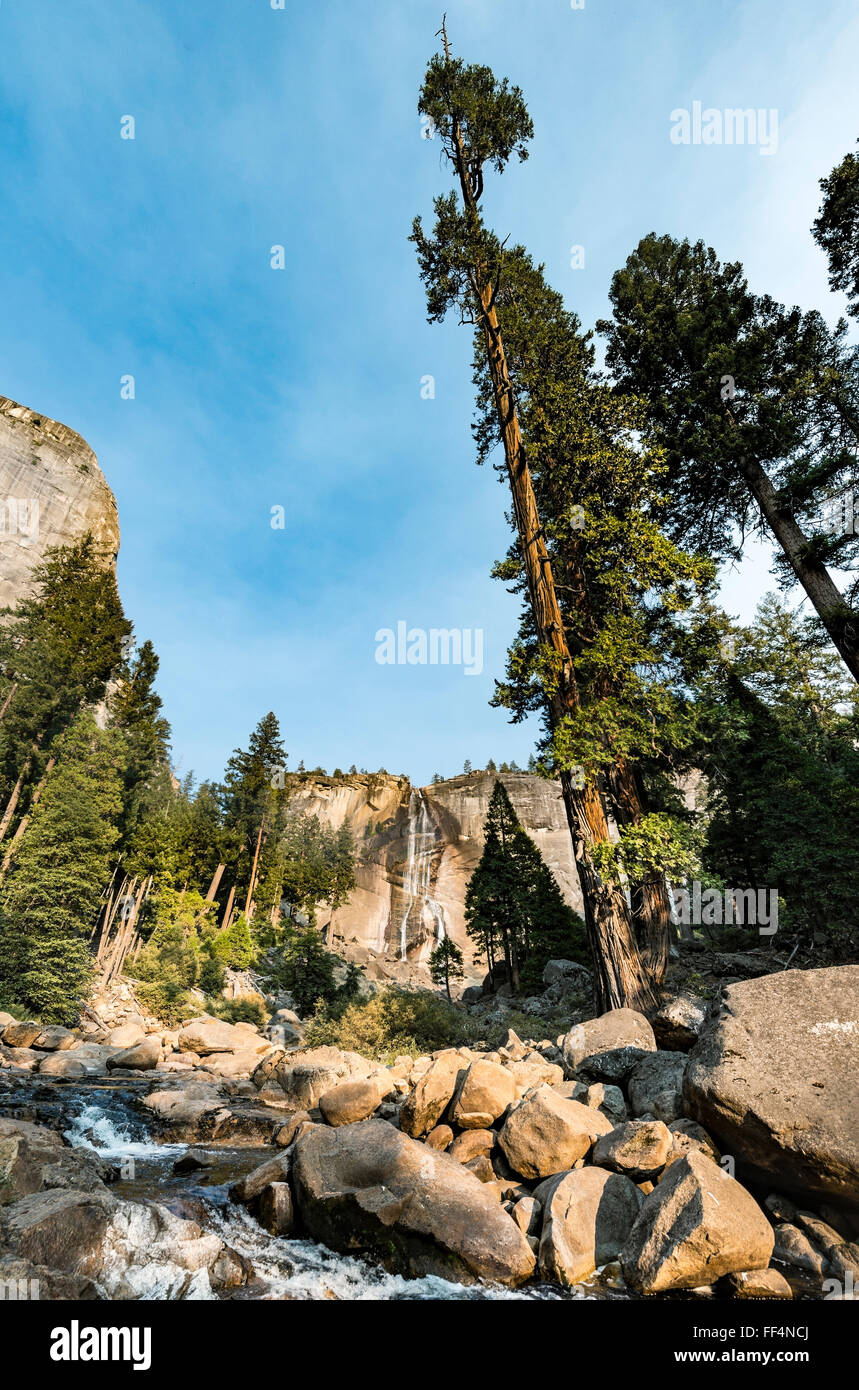 Merced avec Nevada Fall, Mist Trail, Yosemite National Park, California, USA, Amérique du Nord Banque D'Images