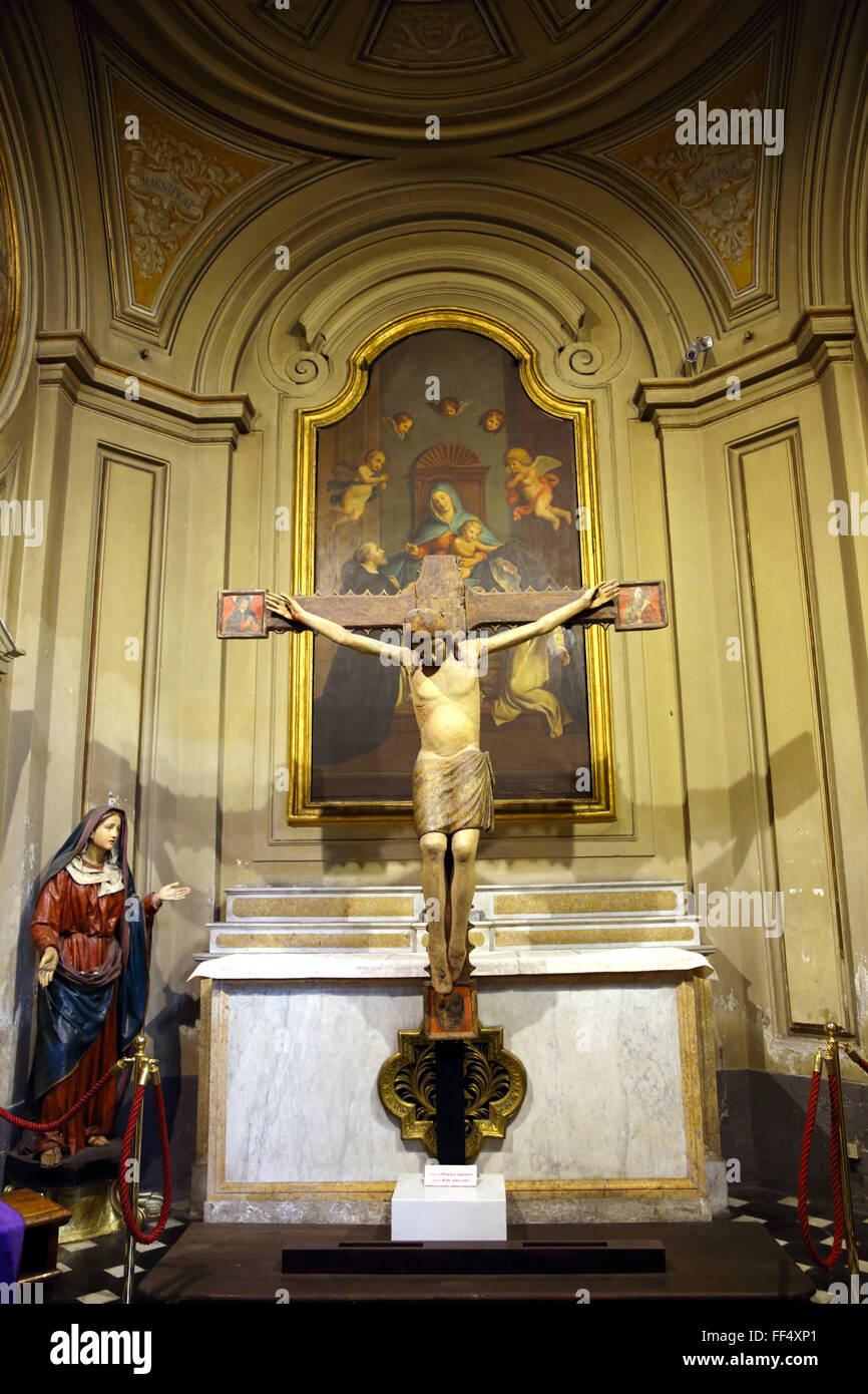 Statue du Christ crucifié debout dans Santa Maria dei Miracoli à Rome Banque D'Images