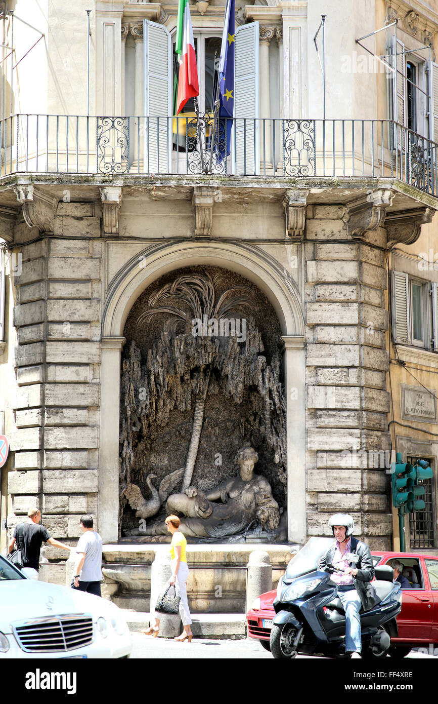 Statue fontaine de la déesse Junon qui fait partie de la Quattro Fontane à Rome. Banque D'Images