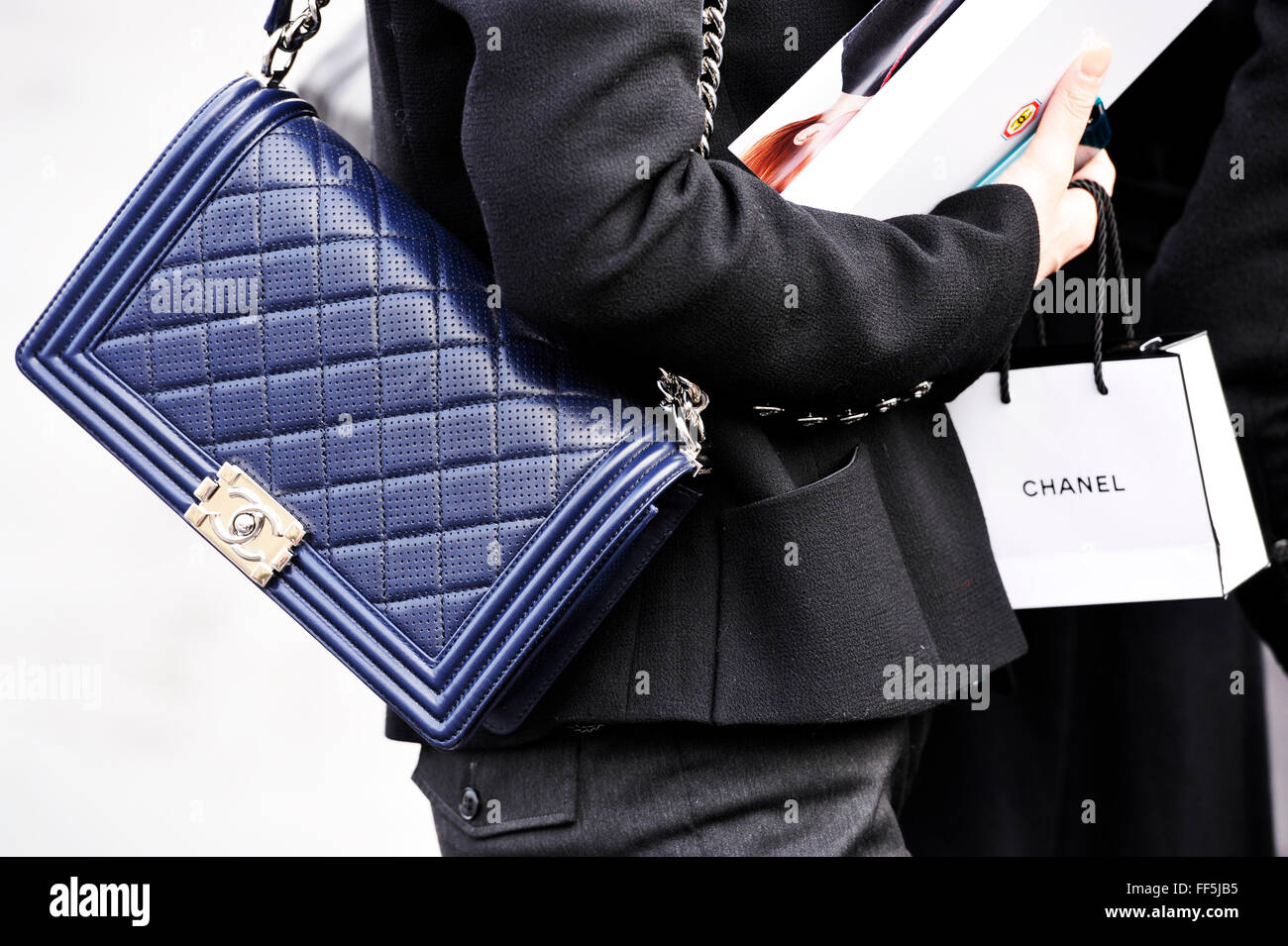 Sac Chanel  - Paris Fashion week pochettes et sacs Photo Stock - Alamy