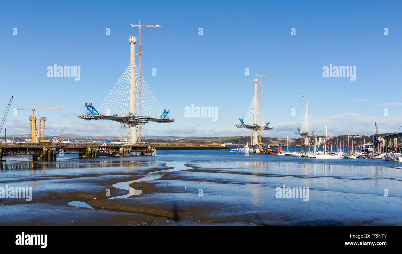 Le Queensferry Road Bridge traversant du sud au nord de l'Ecosse centrale Queensferry Banque D'Images