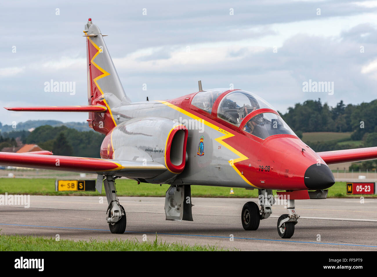 Casa C 101 Aviojet Serie E25 08 79 08 De Patrulla Aguila La Formation De L Equipe De Voltige De L Armee De L Air Espagnole Photo Stock Alamy Casa C 101 Aviojet Serie E25 08 79 08 De Patrulla Aguila La Formation De L Equipe De Voltige De L Armee De L Air Espagnole Photo Stock Alamy