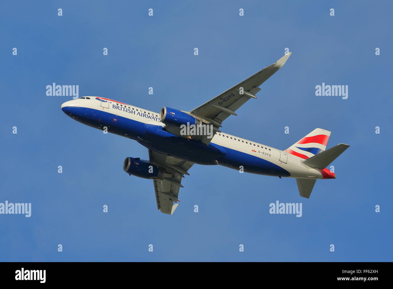British Airways Airbus A320-232(WL) G-EUYS l'atterrissage à l'aéroport de Heathrow, Londres Banque D'Images