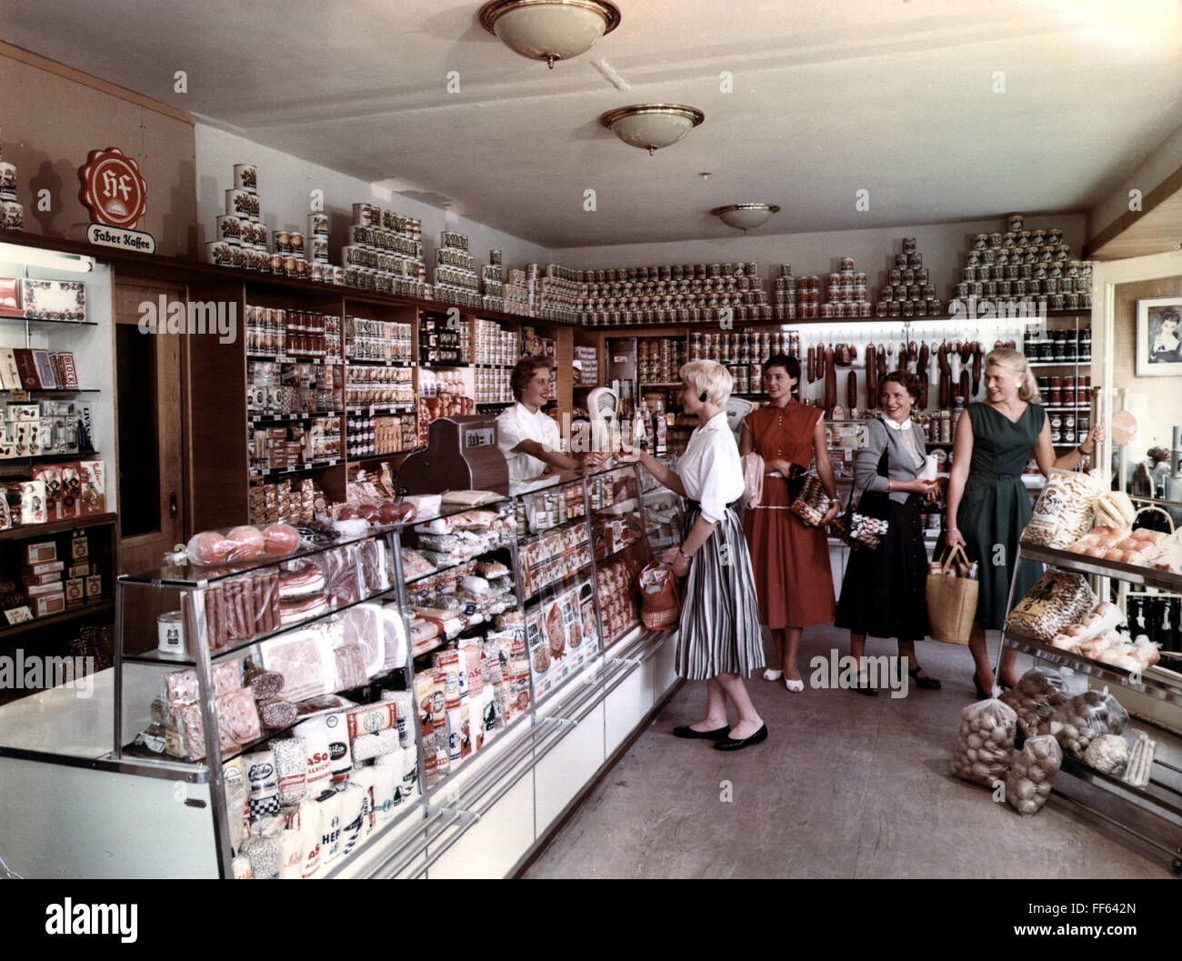 1950s shop Banque de photographies et d images a haute resolution Alamy