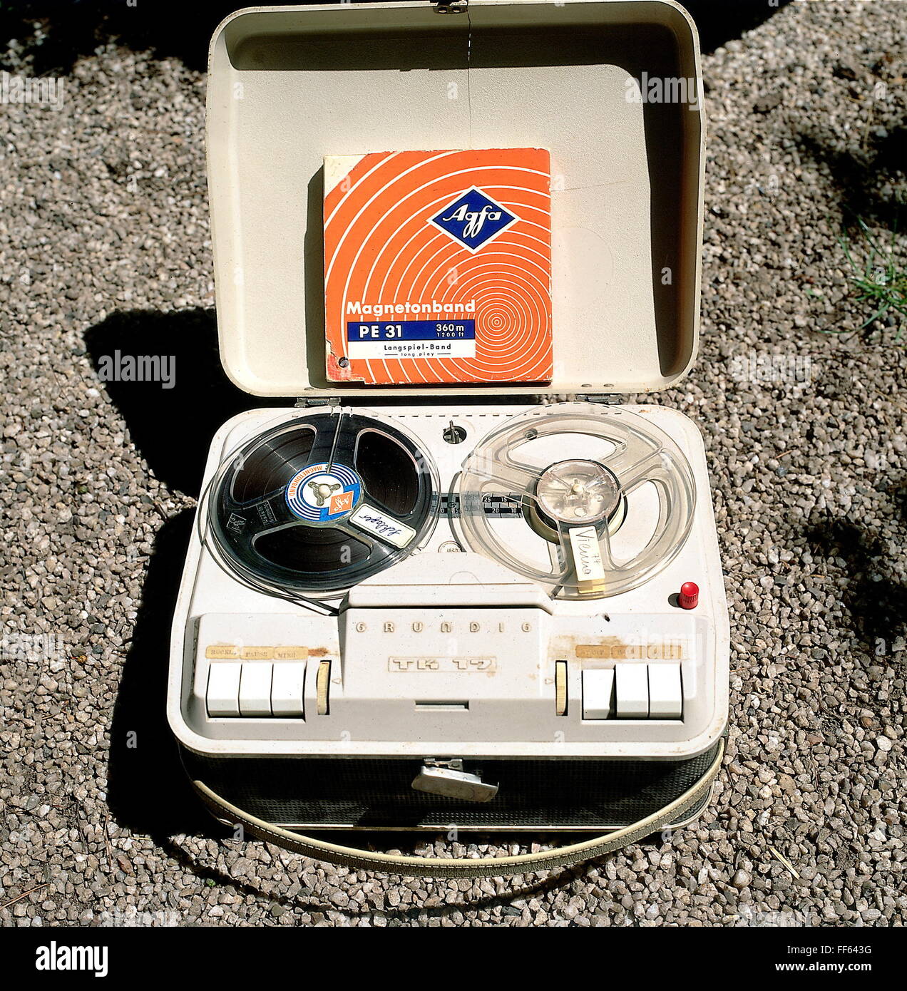 technics, magnétophone, Grundig TK 17, cassette à quatre pistes, années  1960, , droits-supplémentaires-Clearences-non disponible Photo Stock - Alamy