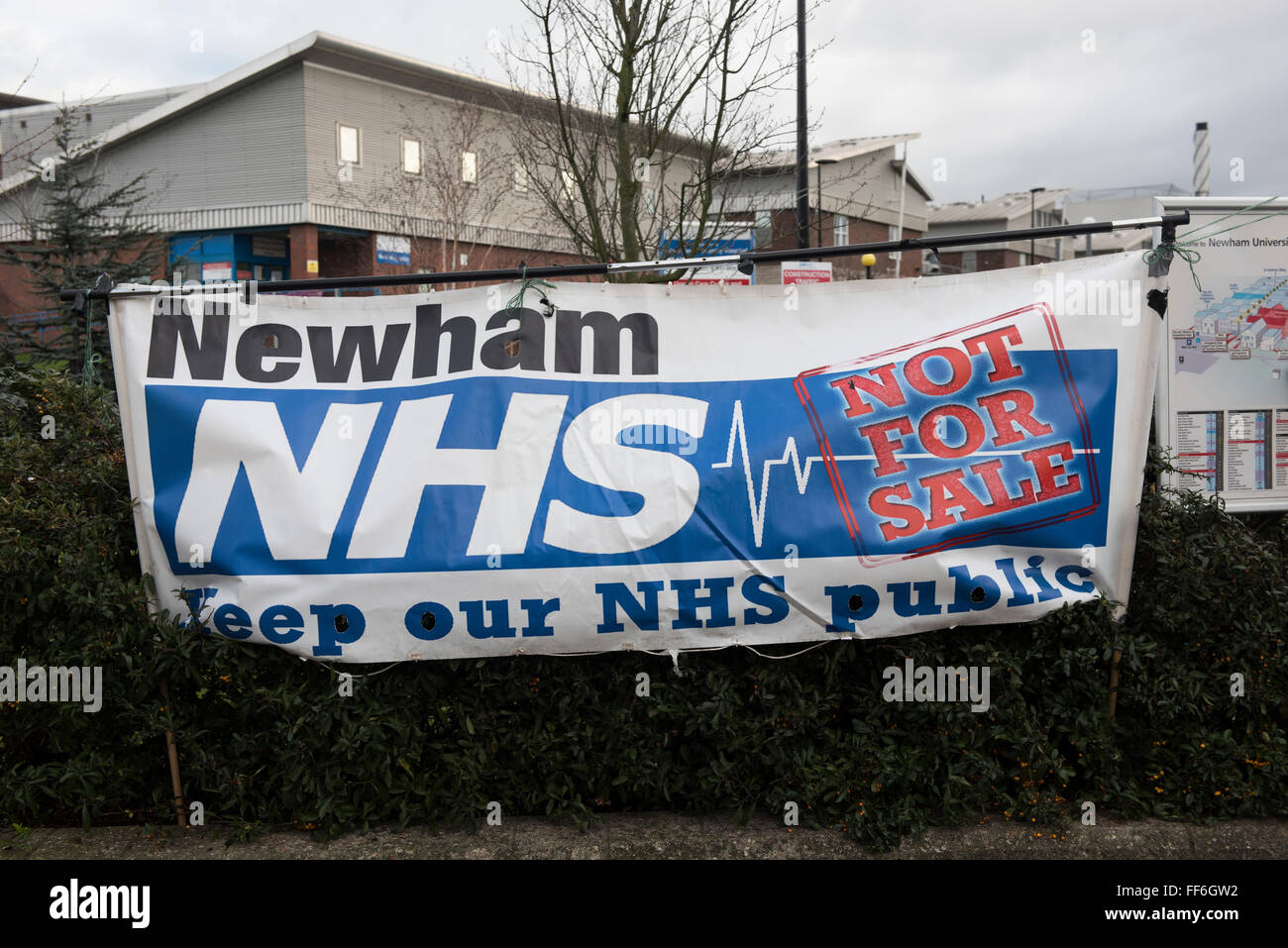 Londres, Royaume-Uni. 10 février 2016. Les médecins sur une grève de 24 heures à l'extérieur de l'Hôpital Universitaire de Newham, à l'Est de Londres. Credit : ZEN - Zaneta Razaite / Alamy Live News Banque D'Images