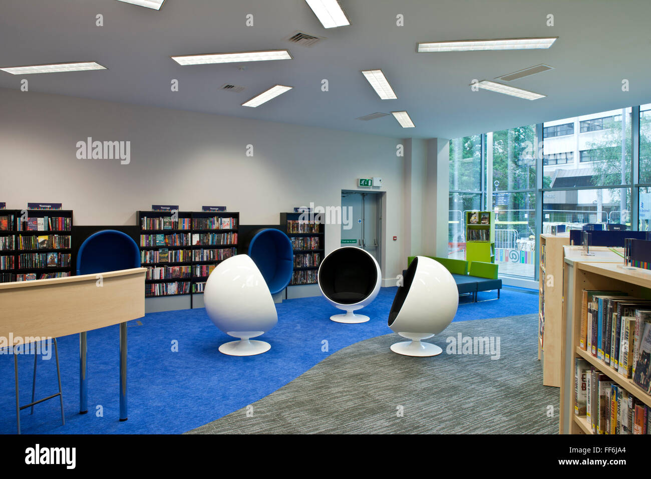 Bibliothèque de Woking Surrey Woking Banque D'Images