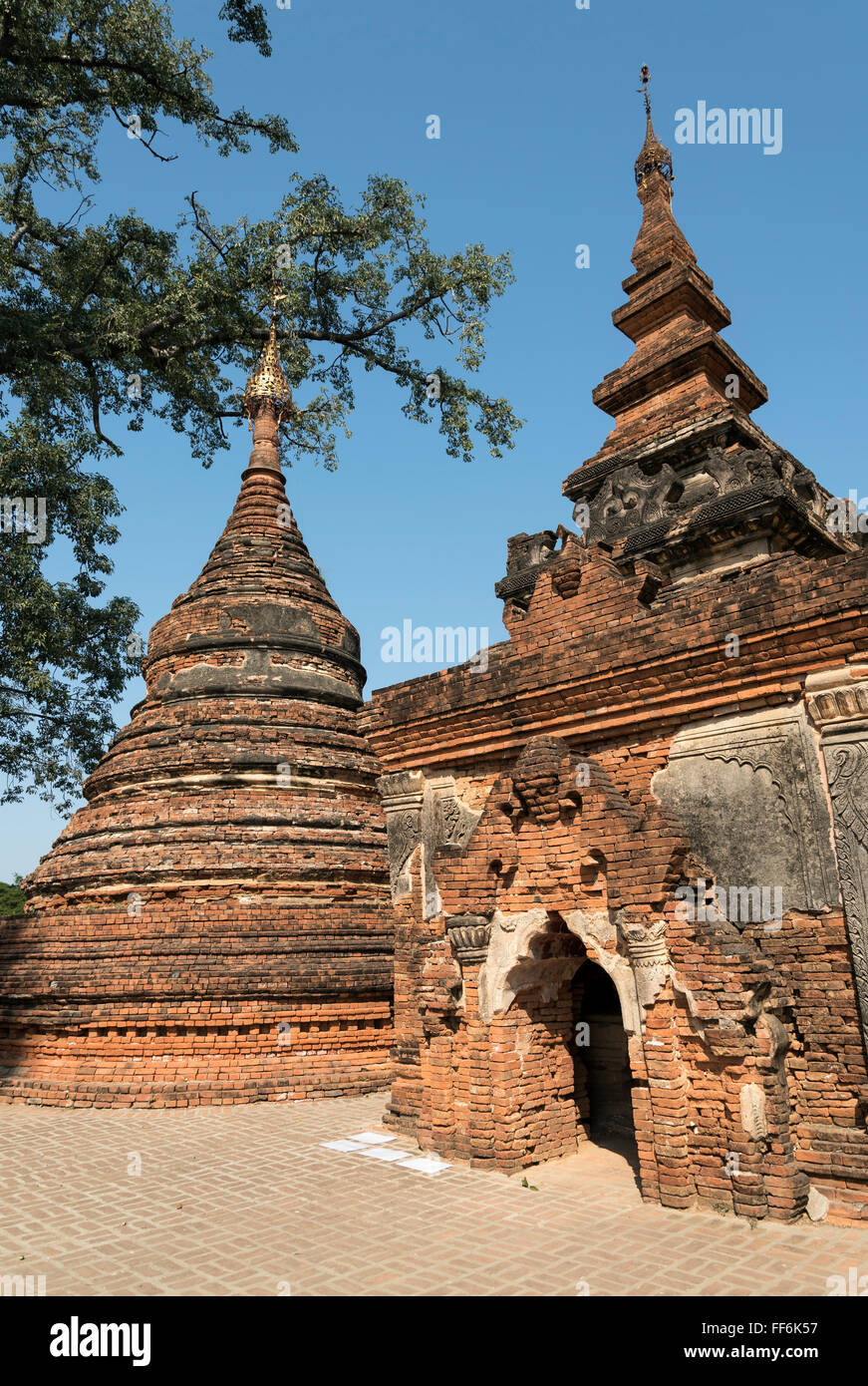 En Hsemee stupas Yadana (Hsimi) Complexe de la pagode, Inwa, Birmanie (Myanmar) Banque D'Images