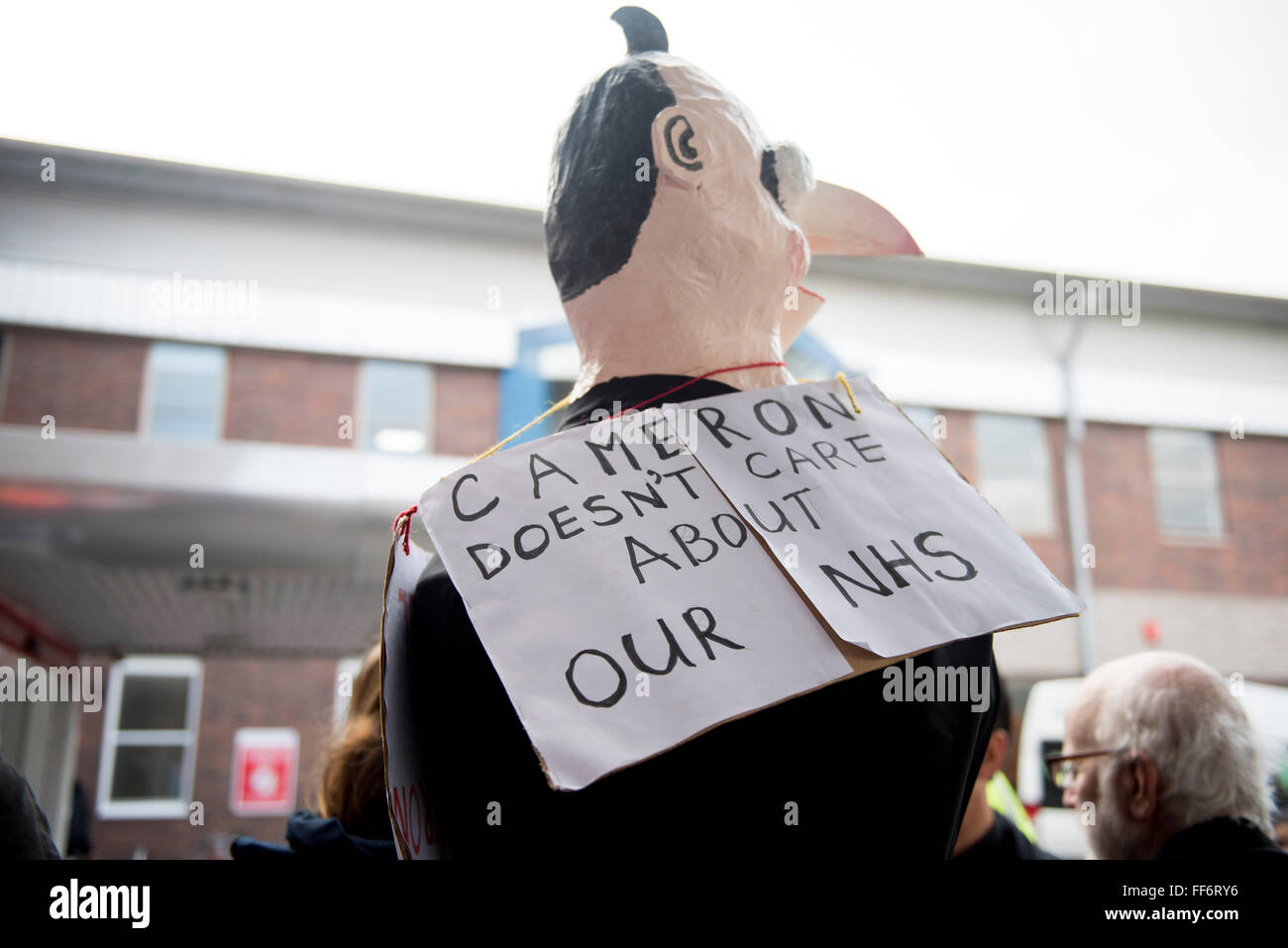 Londres, Royaume-Uni. 10 février 2016. Les médecins sur une grève de 24 heures à l'extérieur de l'Hôpital Universitaire de Newham, à l'Est de Londres. Credit : ZEN - Zaneta Razaite / Alamy Live News Banque D'Images