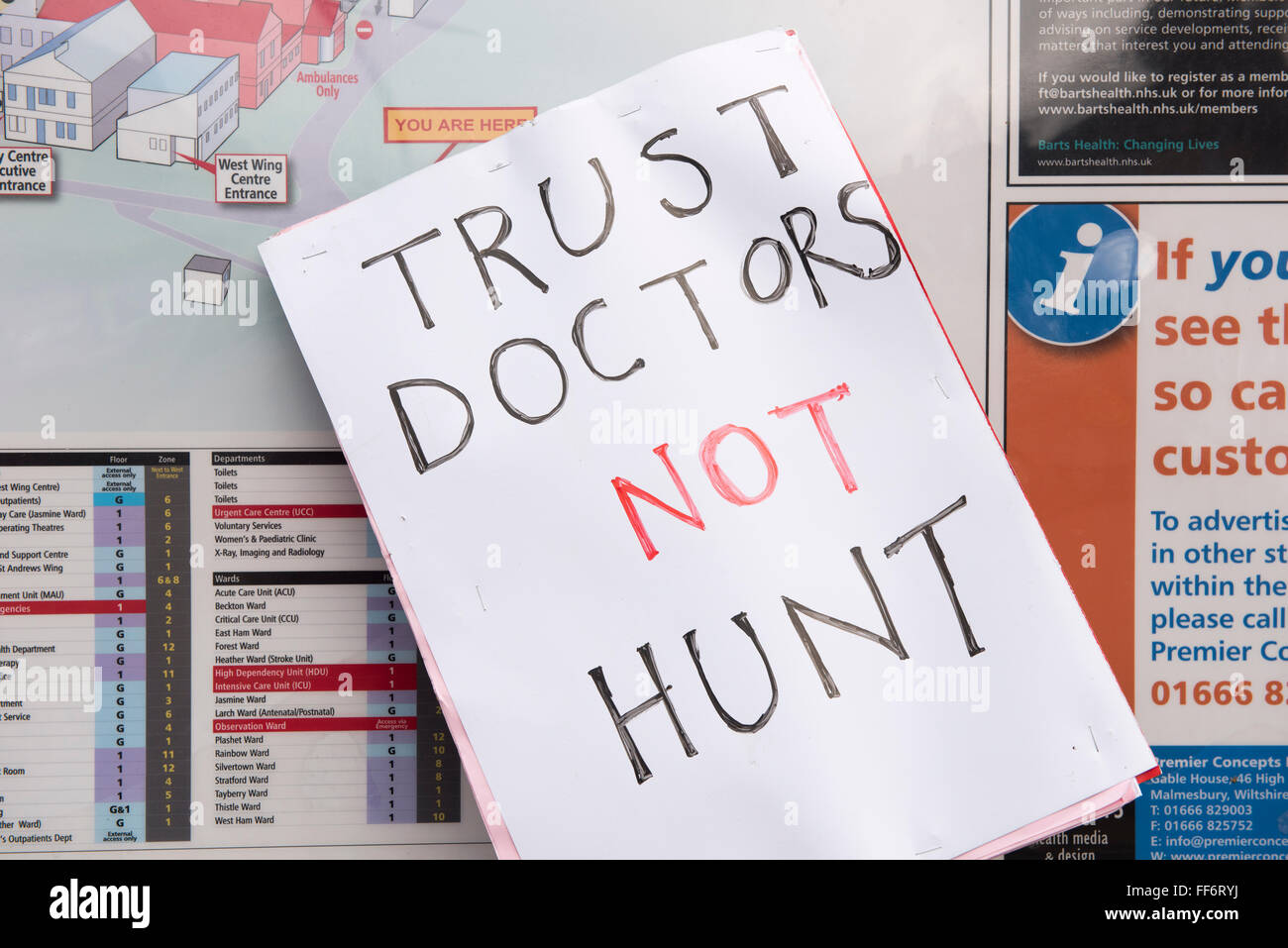 Londres, Royaume-Uni. 10 février 2016. Les médecins sur une grève de 24 heures à l'extérieur de l'Hôpital Universitaire de Newham, à l'Est de Londres. Credit : ZEN - Zaneta Razaite / Alamy Live News Banque D'Images