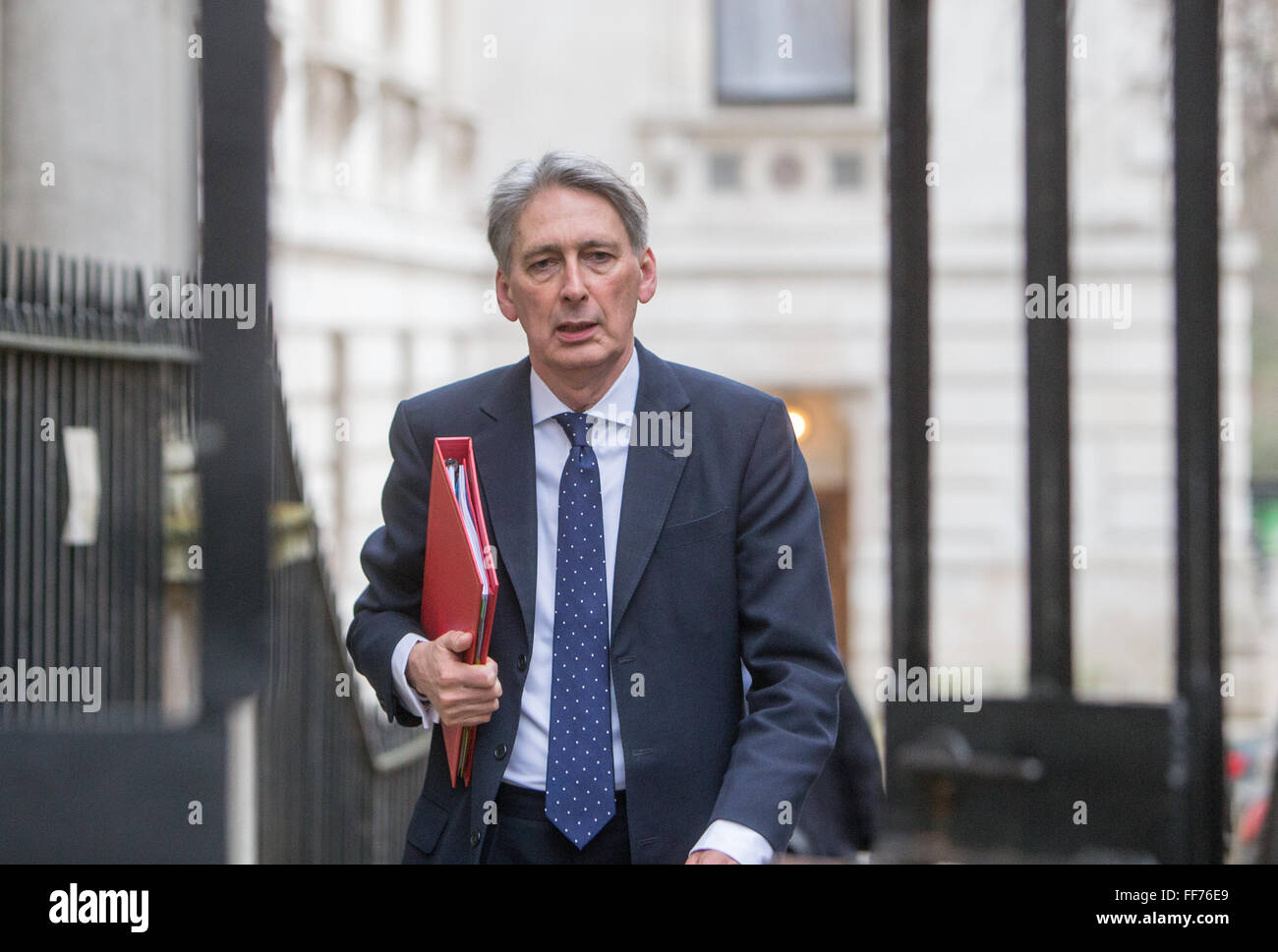 Philip Hammond,secrétaire d'État aux Affaires étrangères et du Commonwealth, arrive à Downing Street pour une réunion du Cabinet. Banque D'Images