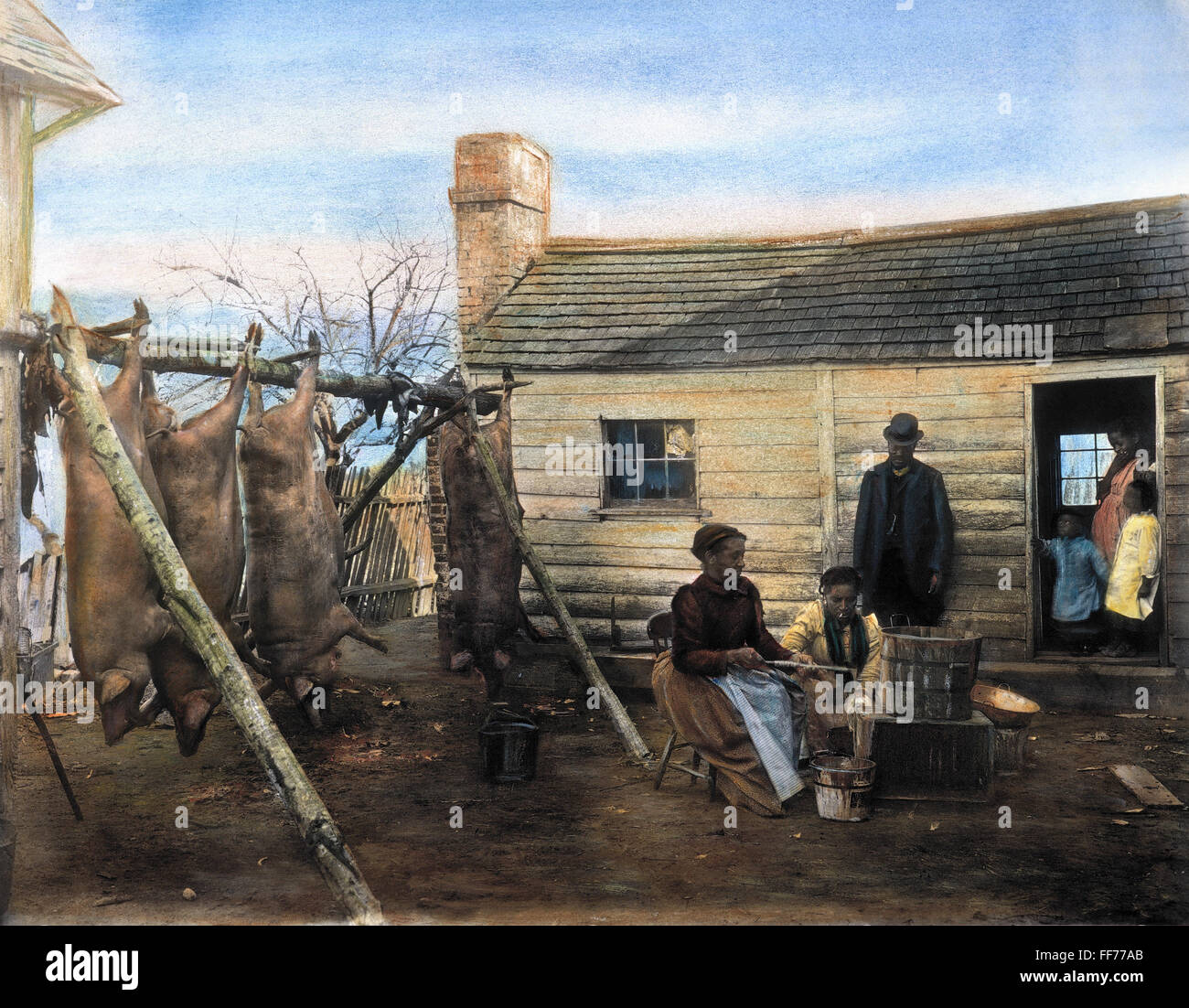 Métayer sur la famille, 1900. NButchered /pendaison de porcs près de la maison d'une famille d'agriculteurs noirs en Virginie, c1900. Banque D'Images