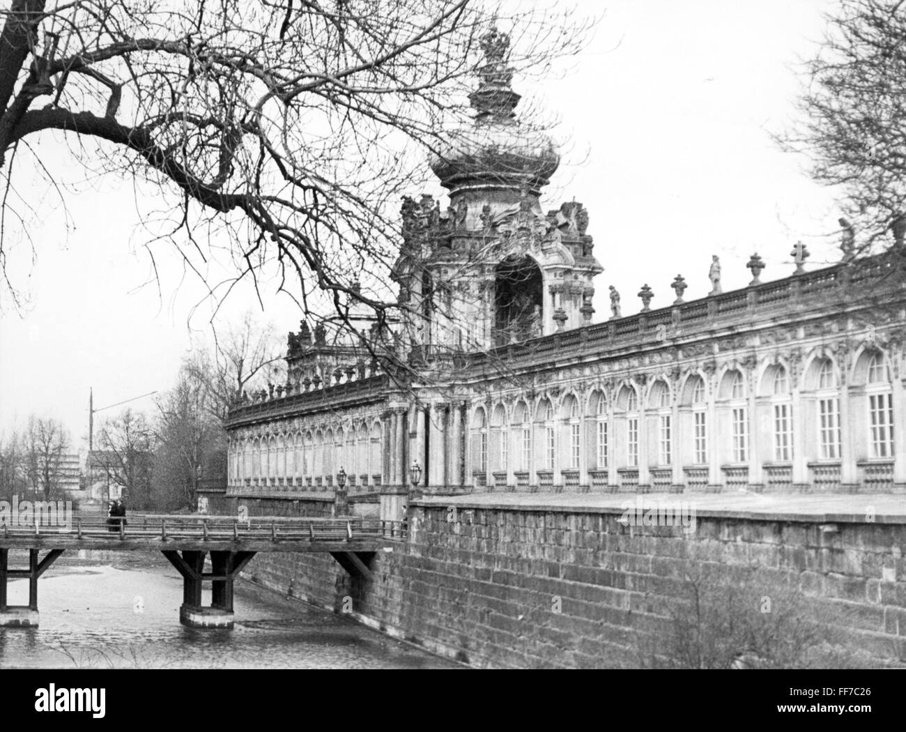 Géographie / Voyage, Allemagne, Dresde, Zwinger, Kronentor, vue extérieure, 29.3.1967, droits supplémentaires-Clearences-non disponible Banque D'Images