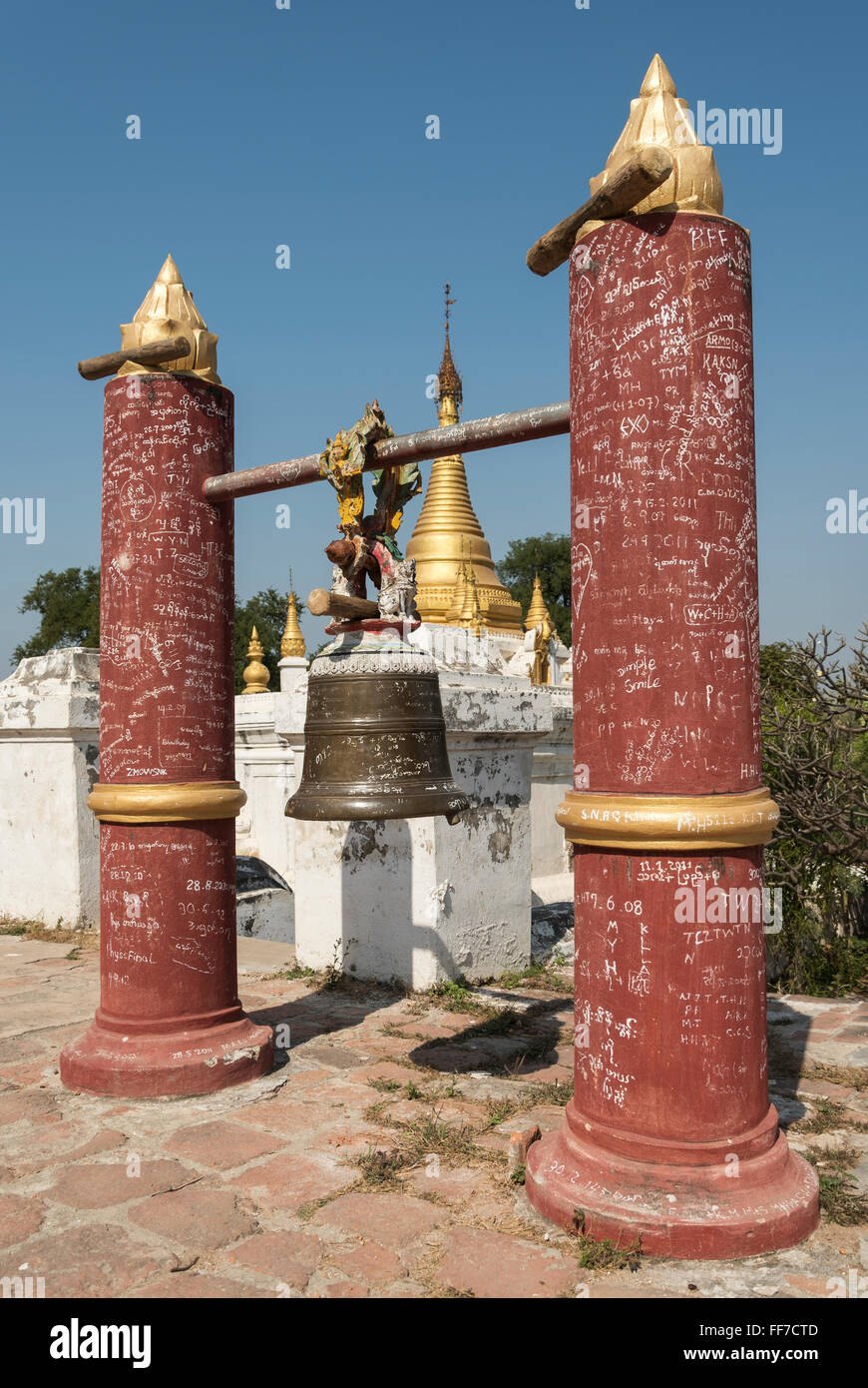 Bell à Htilaingshin Paya, Inwa, Birmanie (Myanmar) Banque D'Images