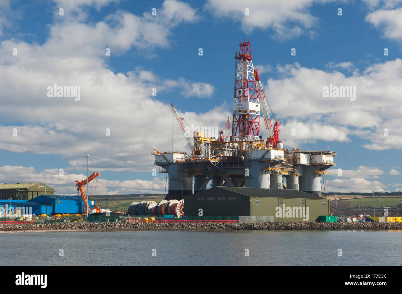 La plate-forme pétrolière au large de la ville d'Invergordon, dans l'Estuaire de Cromarty - Ross-shire, en Écosse. Banque D'Images