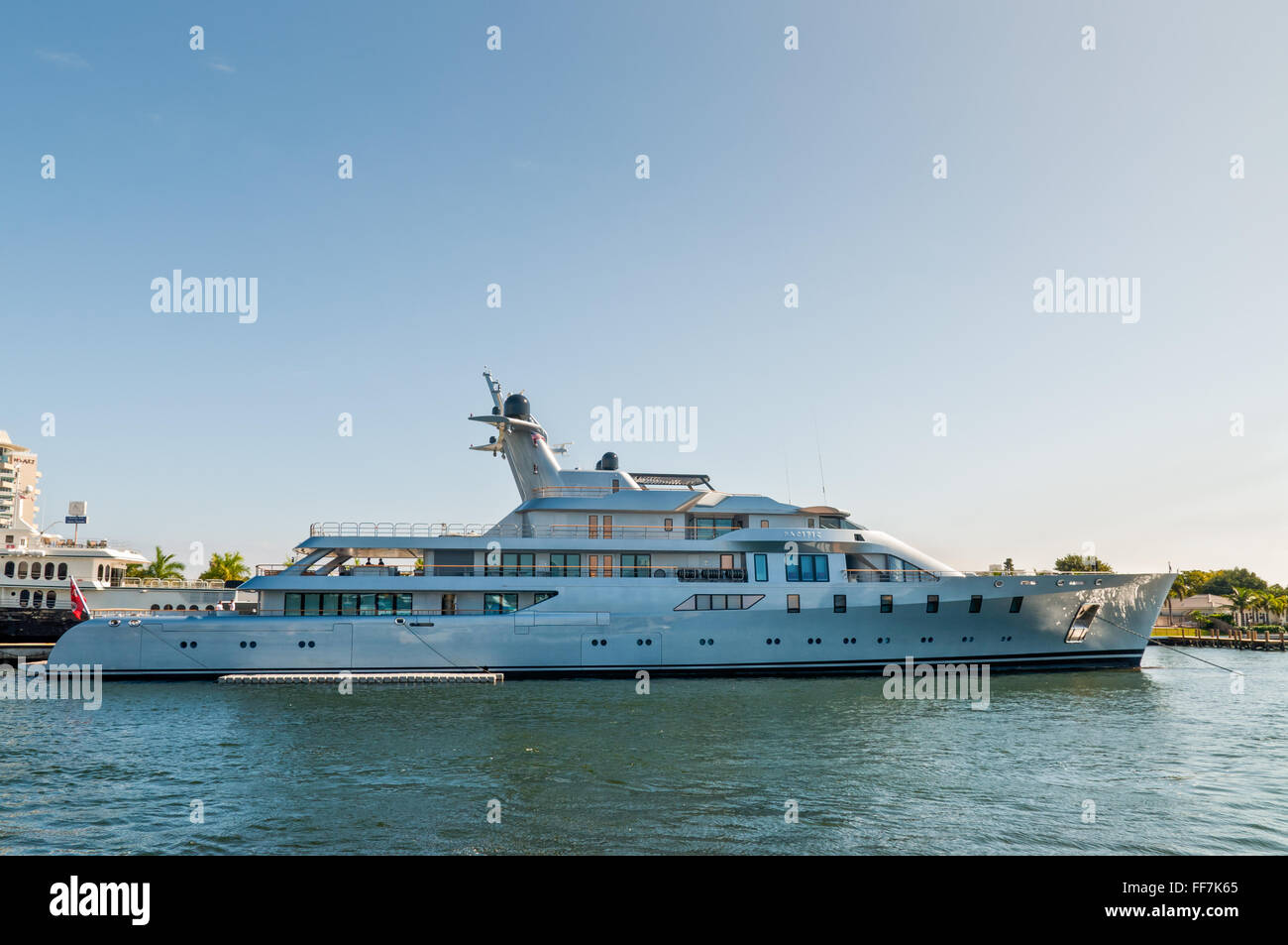 Luxury motor yacht mega pacifique à maisons en bord de mer à Fort Lauderdale Banque D'Images