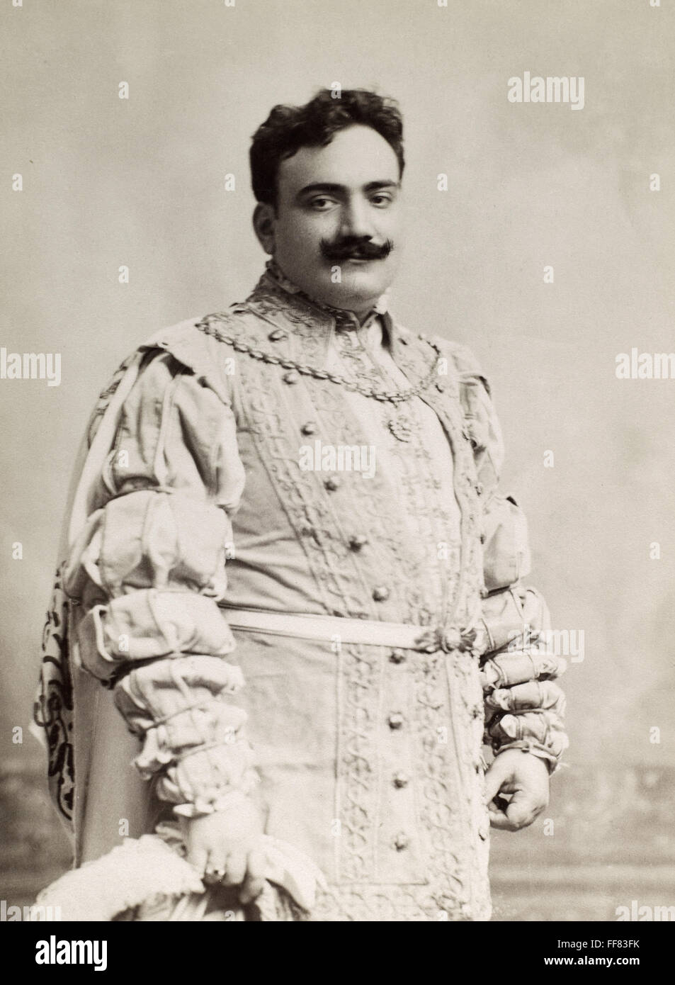 ENRICO CARUSO (1873-1921). NItalian /ténor d. Caruso comme le Duc dans  Rigoletto de Verdi, '' pour ses débuts au Metropolitan Opera de New York en  1903 Photo Stock - Alamy