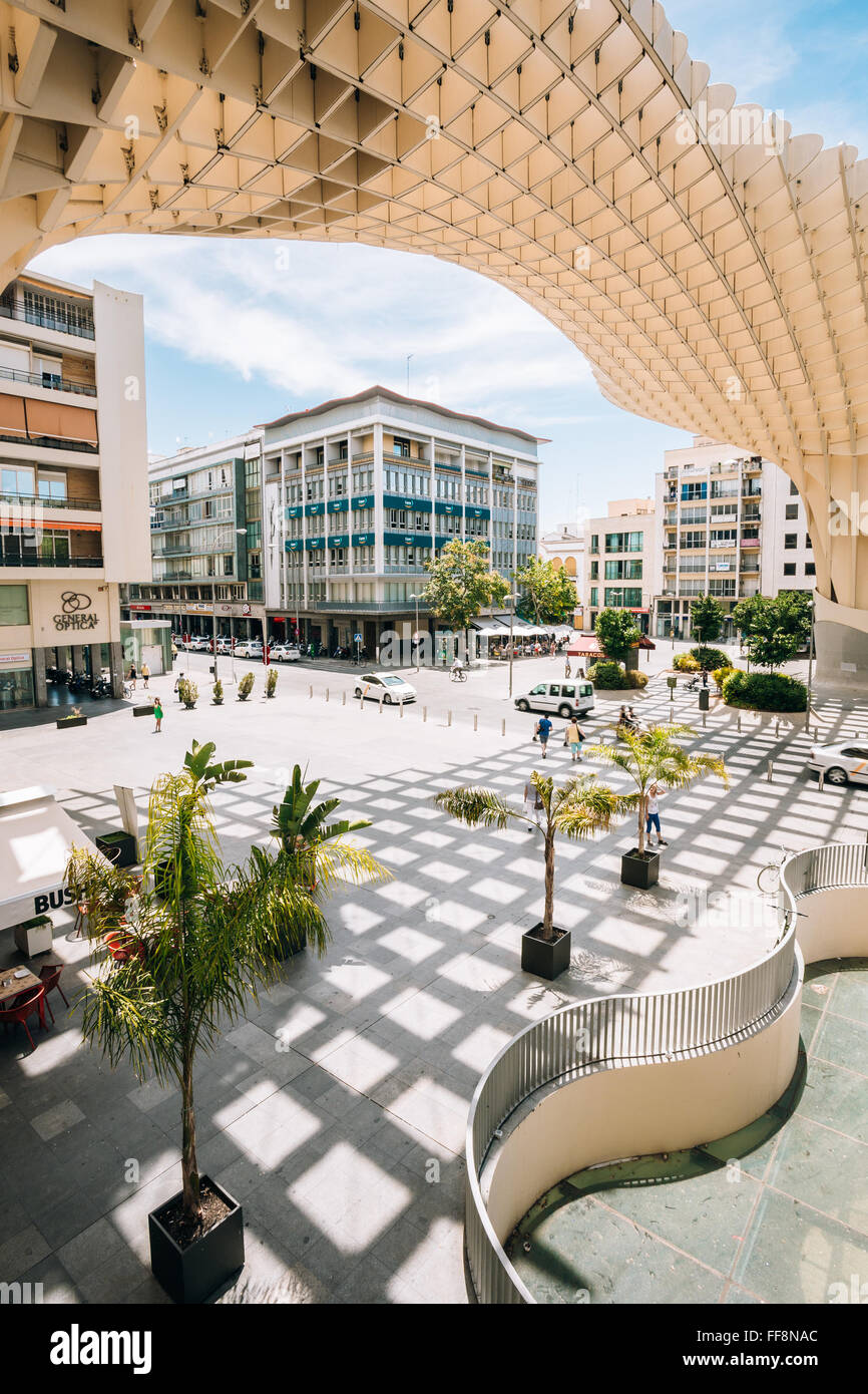 Séville, Espagne - 24 juin 2015 : Metropol Parasol est une structure en bois situé à Plaza de la Encarnacion square, dans le vieux quartier de Banque D'Images