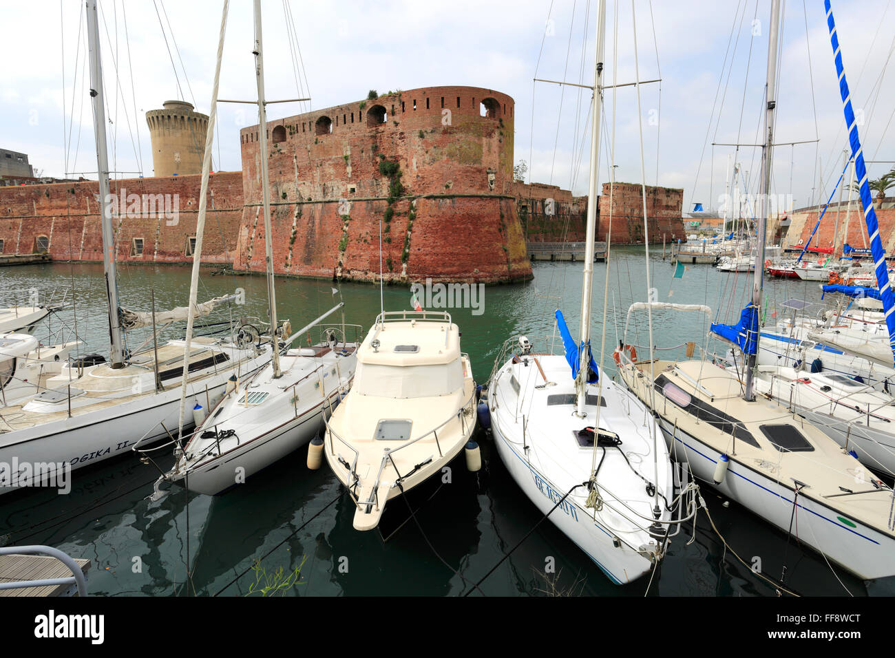 Les remparts de l'ancienne forteresse, port de Livourne, Livourne, Toscane, Italie Ville, Banque D'Images