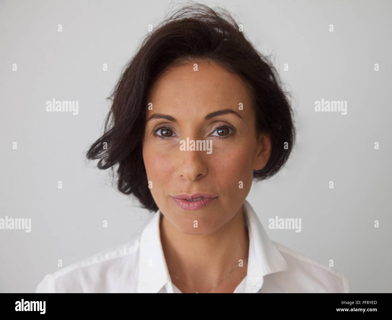 Une dame italienne looking at camera Banque D'Images