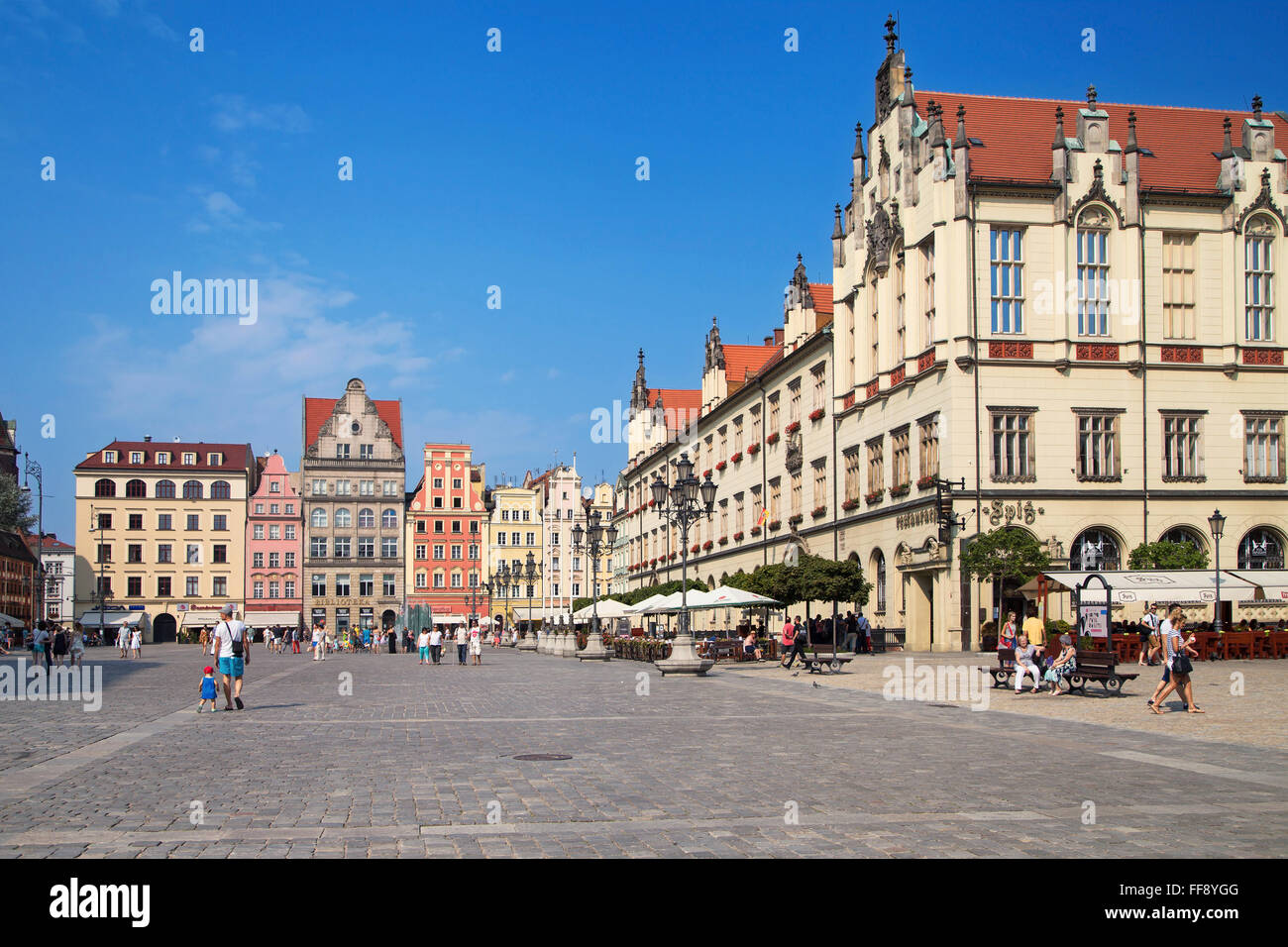 Place du marché et halle aux draps à Wroclaw, Pologne. Banque D'Images