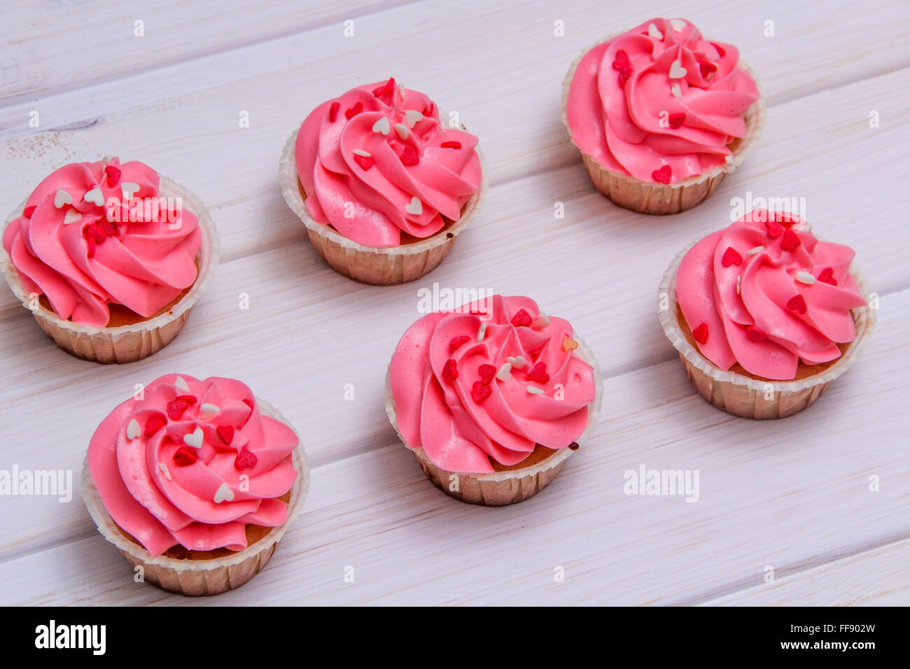 Cupcakes avec de la crème rose Banque D'Images