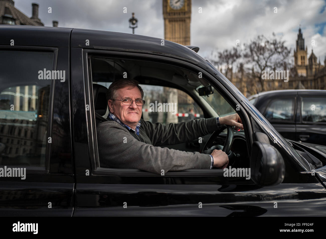 Des milliers de chauffeurs de taxi noir de Londres bloquer les routes dans le centre de Londres pour protester contre le règlement de Uber TfL, entre autres. Banque D'Images