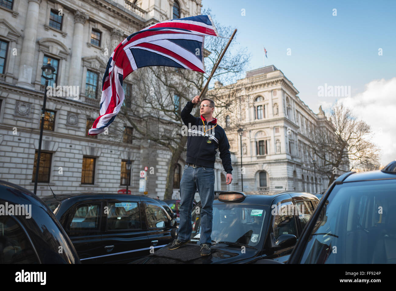 Des milliers de chauffeurs de taxi noir de Londres bloquer les routes dans le centre de Londres pour protester contre le règlement de Uber TfL, entre autres. Banque D'Images