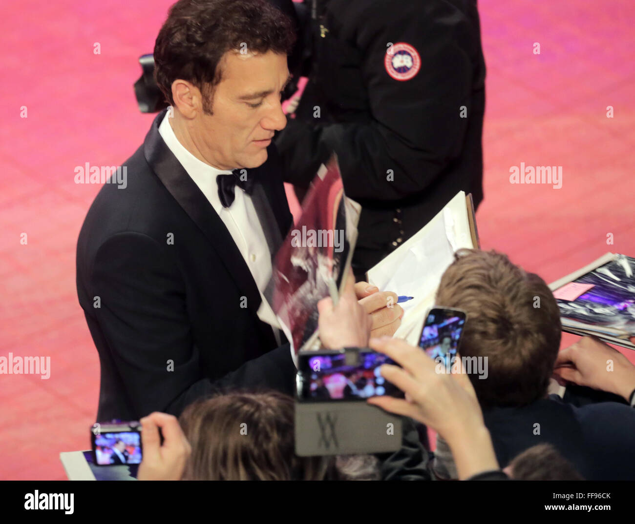 Berlin, Allemagne. Feb 11, 2016. 66e Festival International du Film de Berlin, Allemagne, 11 février 2016. Gala d'ouverture du film et premiere ·Hail Ceasar !· : Clive Owen. Le film est présenté hors compétition à la Berlinale. La Berlinale se déroule du 11 février au 21 février 2016. PHOTO : KAY NIETFELD/DPA/Alamy Live News Banque D'Images