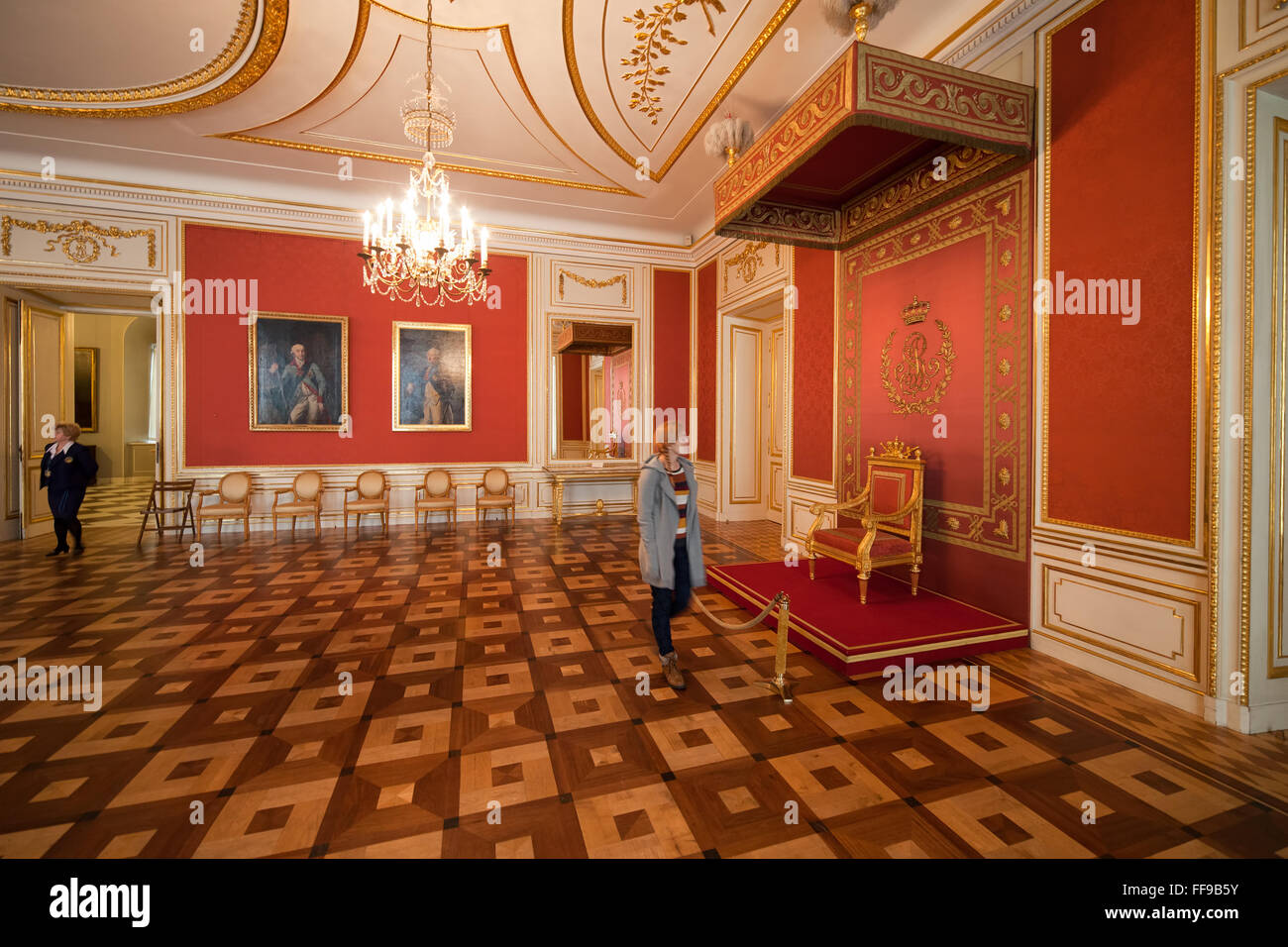 La Pologne, la ville de Varsovie, le Château Royal de l'intérieur, trône dans la salle du Conseil Banque D'Images