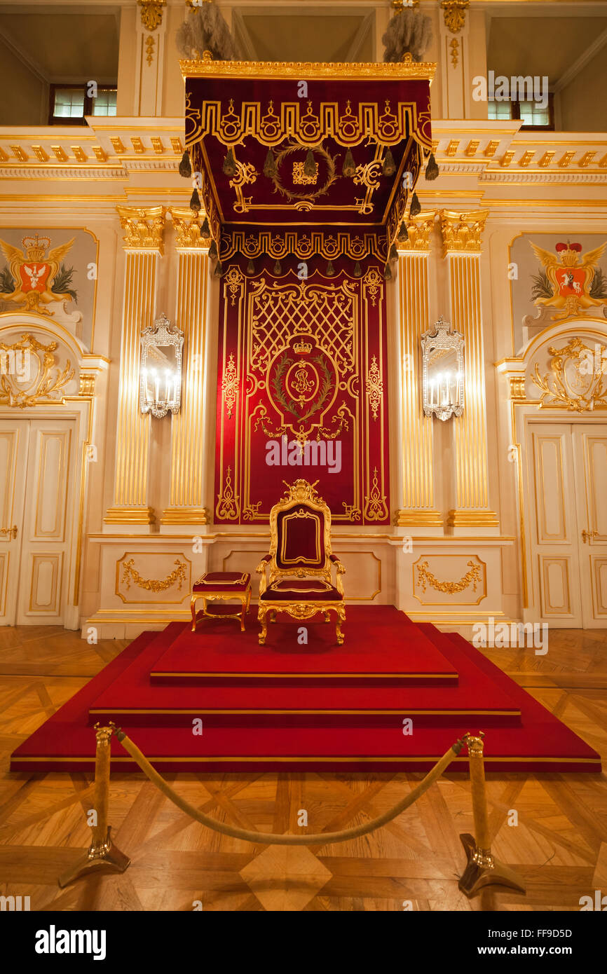 La Pologne, la ville de Varsovie, le Château Royal de l'intérieur, trône dans la chambre des sénateurs Banque D'Images
