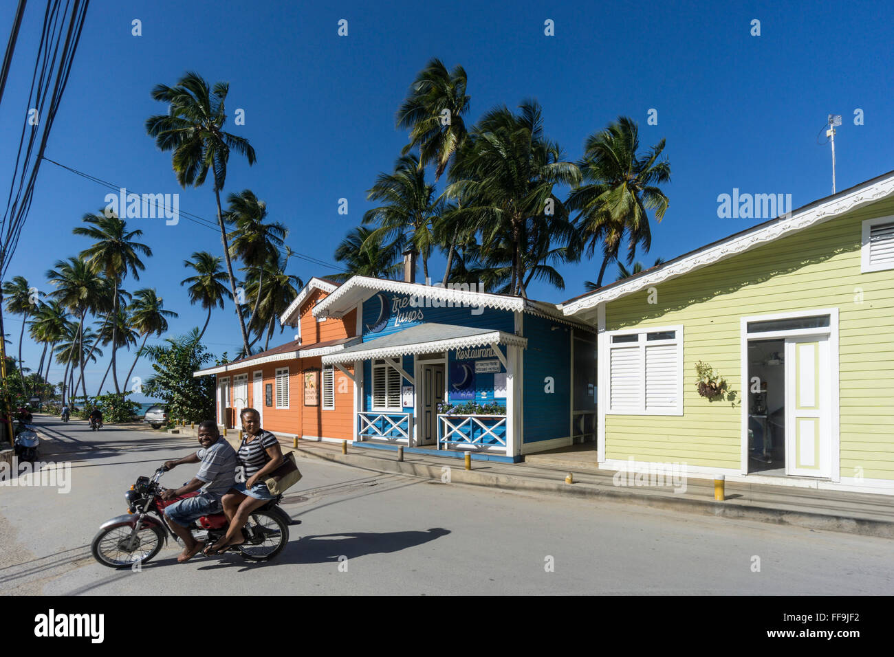 Maisons en bois coloré, Pueblo de los Pescadores, Las Terrenas, République Dominicaine Banque D'Images