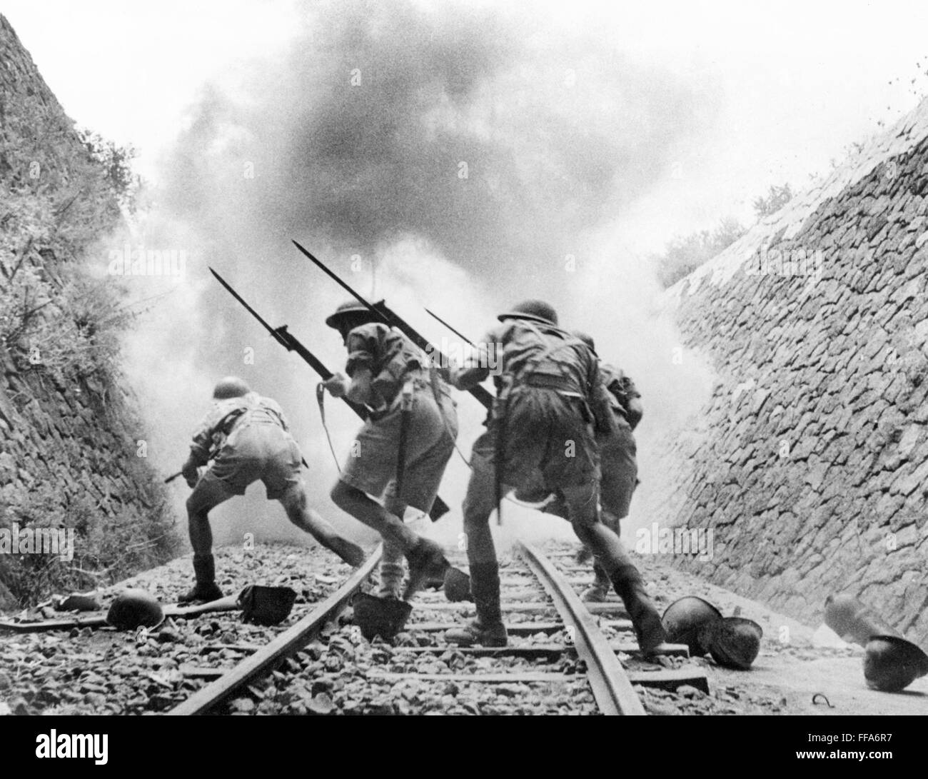 La SECONDE GUERRE MONDIALE LA SICILE./navec aux canons de