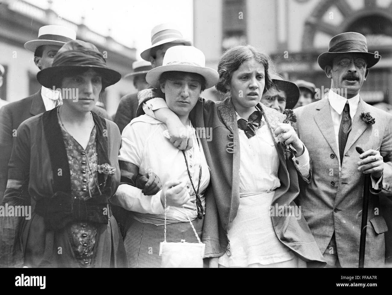 Les anarchistes américains de gauche : Lillian Rubel, Becky Edelson, Louise Berger, Alexandre Berkman sur 1914. Bain News Service Photo Banque D'Images
