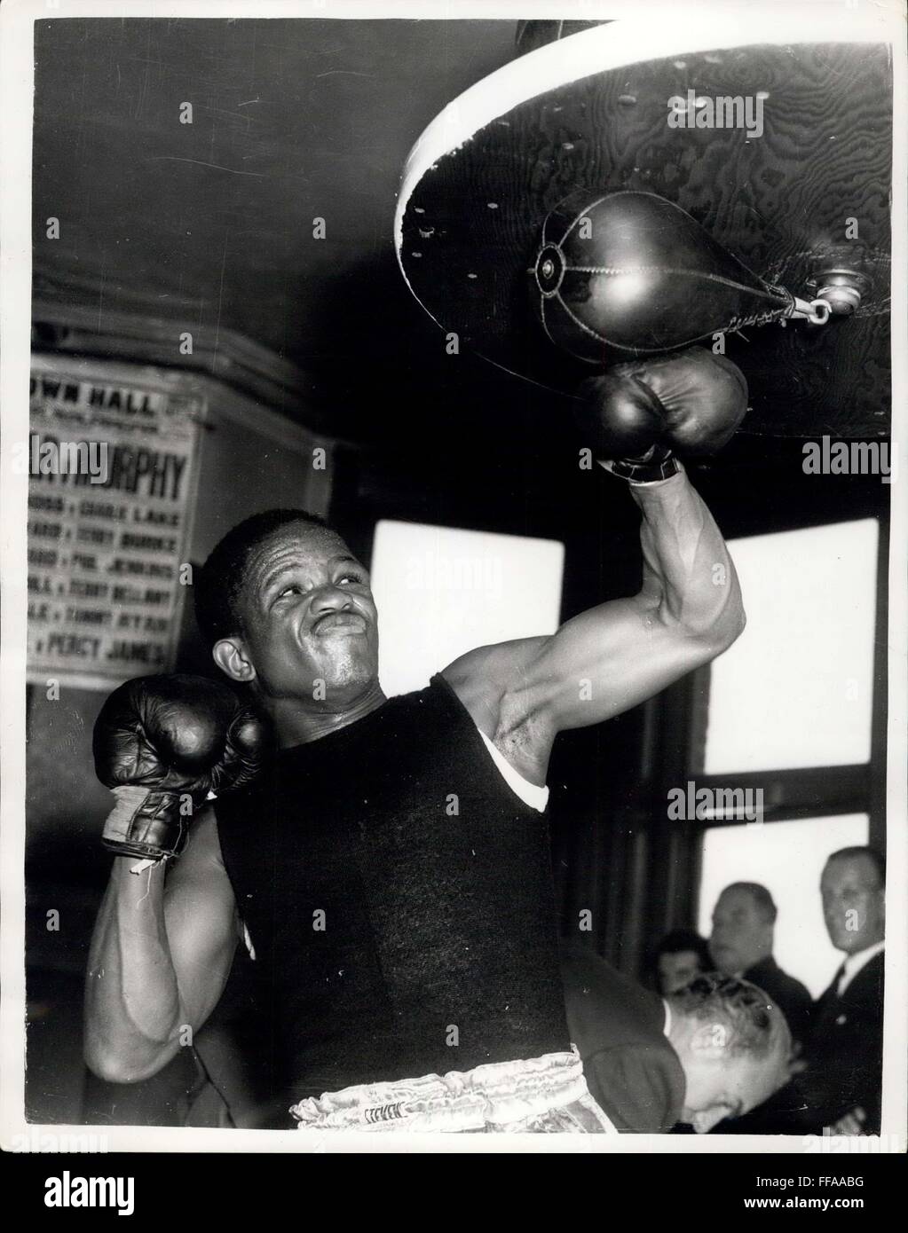 1974 - Jake Tuli se prépare pour son prochain concours avec Dai du douaire conquérant. Jake le boxeur poids Bantam Tuli à partir de la Côte d'Or, vu en formation au gymnase Thomas O'Beckett, Old Kent Road, Londres. Rencontre les jeunes de Tuli Martin de l'Espagne au en décembre. Harringay Martin est le jeune boxeur qui sorte sensationelle champion défait Dai Dower récemment. © Keystone Photos USA/ZUMAPRESS.com/Alamy Live News Banque D'Images