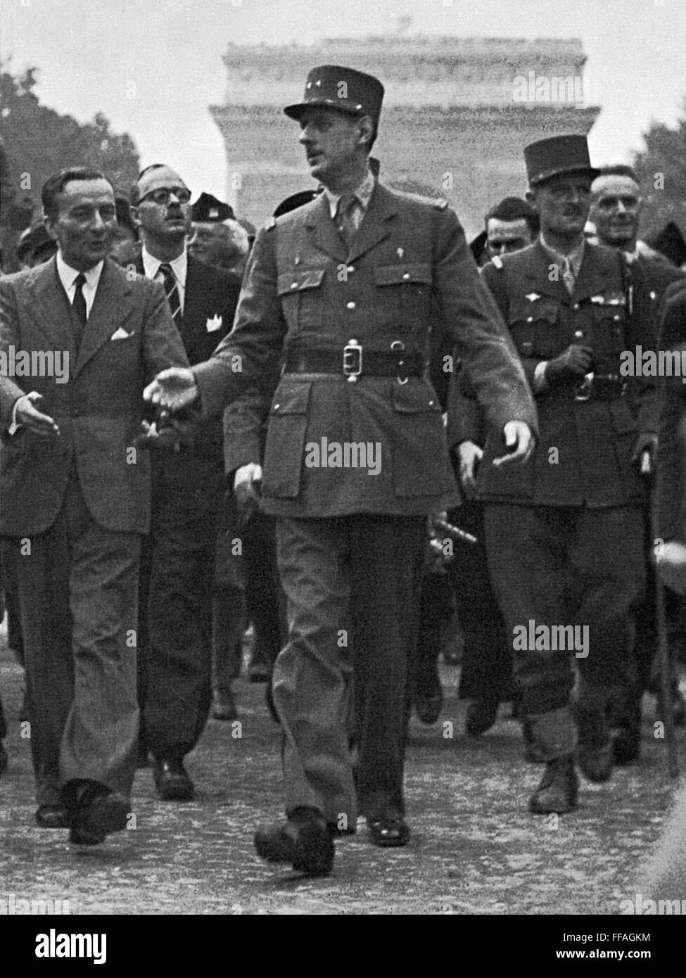 de-gaulle-paris-1944-charles-de-gaulle-nexigences-g-n-rales