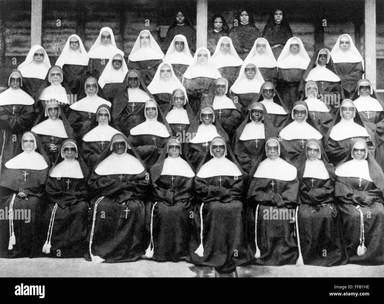 Soeurs de la SAINTE FAMILLE. /NA fin du 19e siècle photographie des