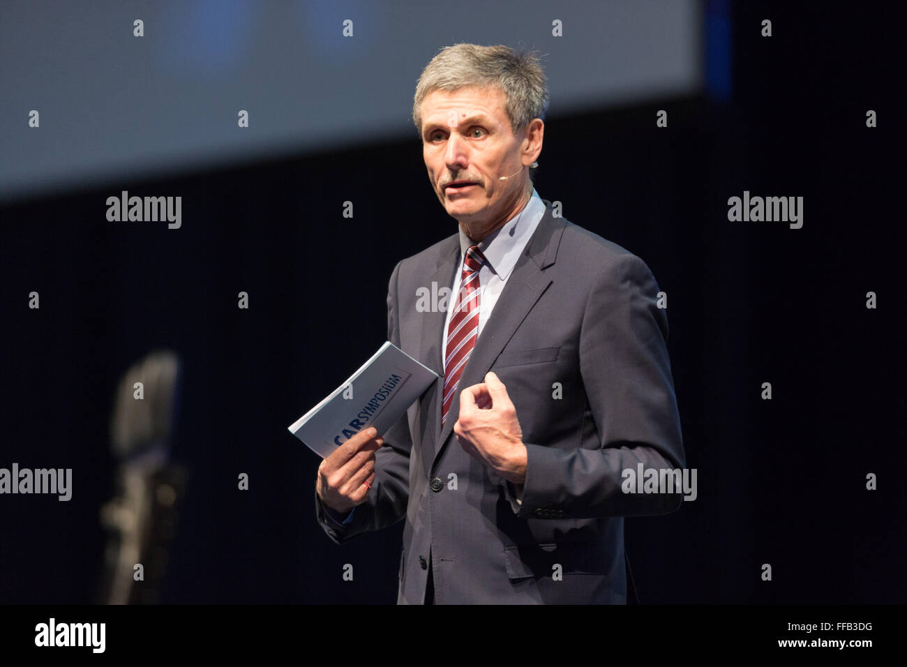 Bochum, Allemagne. 11 Février, 2016. Ferdinand Dudenhoeffer, location de colloque, réunion des experts de l'automobile, Bochum, Allemagne, 11.02.2016. Credit : Juergen Schwarz/Alamy Live News Banque D'Images