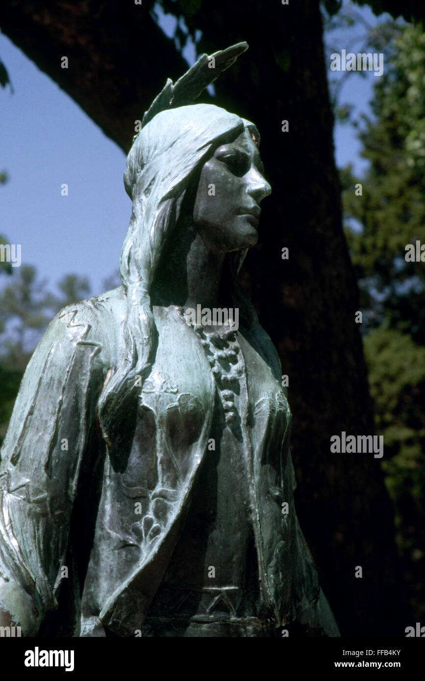 POCAHONTAS (c1595-1617). NNative /American Princess. Statue en bronze par  William Ordway Partridge à Jamestown, Lieu