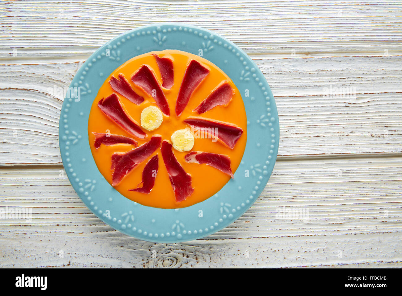 Matières premières alimentaires tapas Salmorejo soupe de tomate à partir de l'Espagne andalouse Banque D'Images