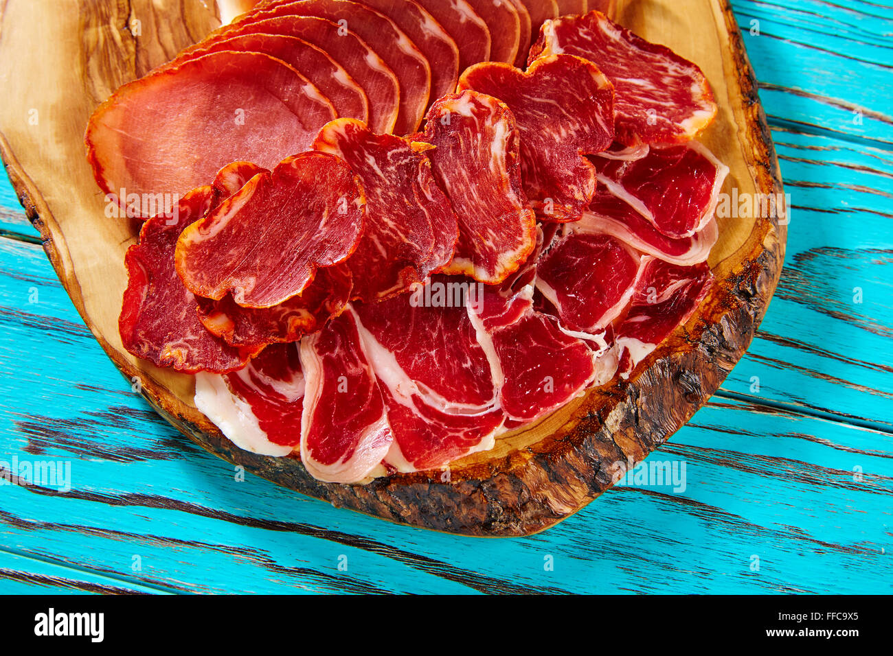 Tapas jambon ibérique et saucisse de l'Espagne 7343 sur une carte Banque D'Images